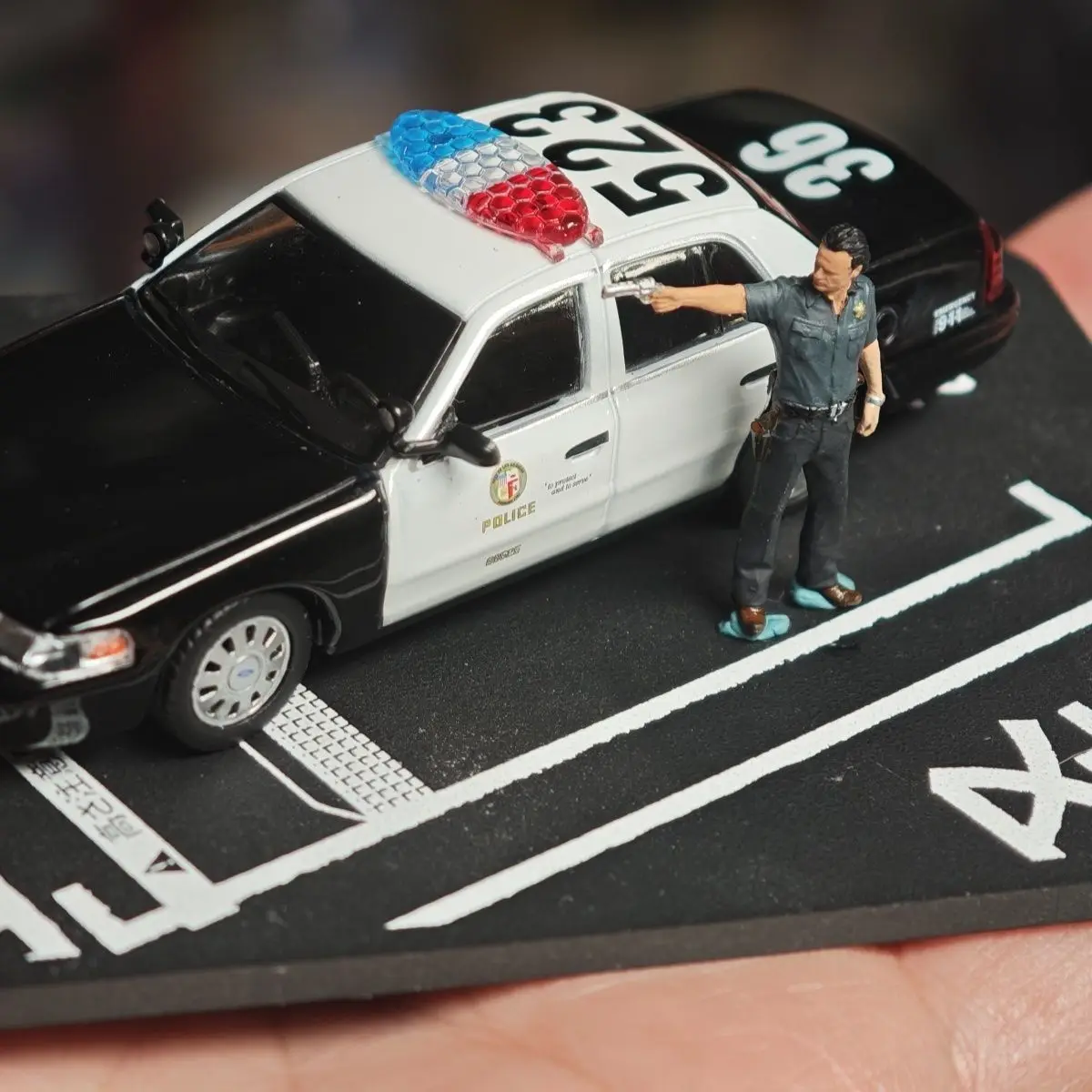 1/64 دمية الراتنج داريل مشهد مصغر تمثال تمثال نموذج سيارة ديوراما ريك