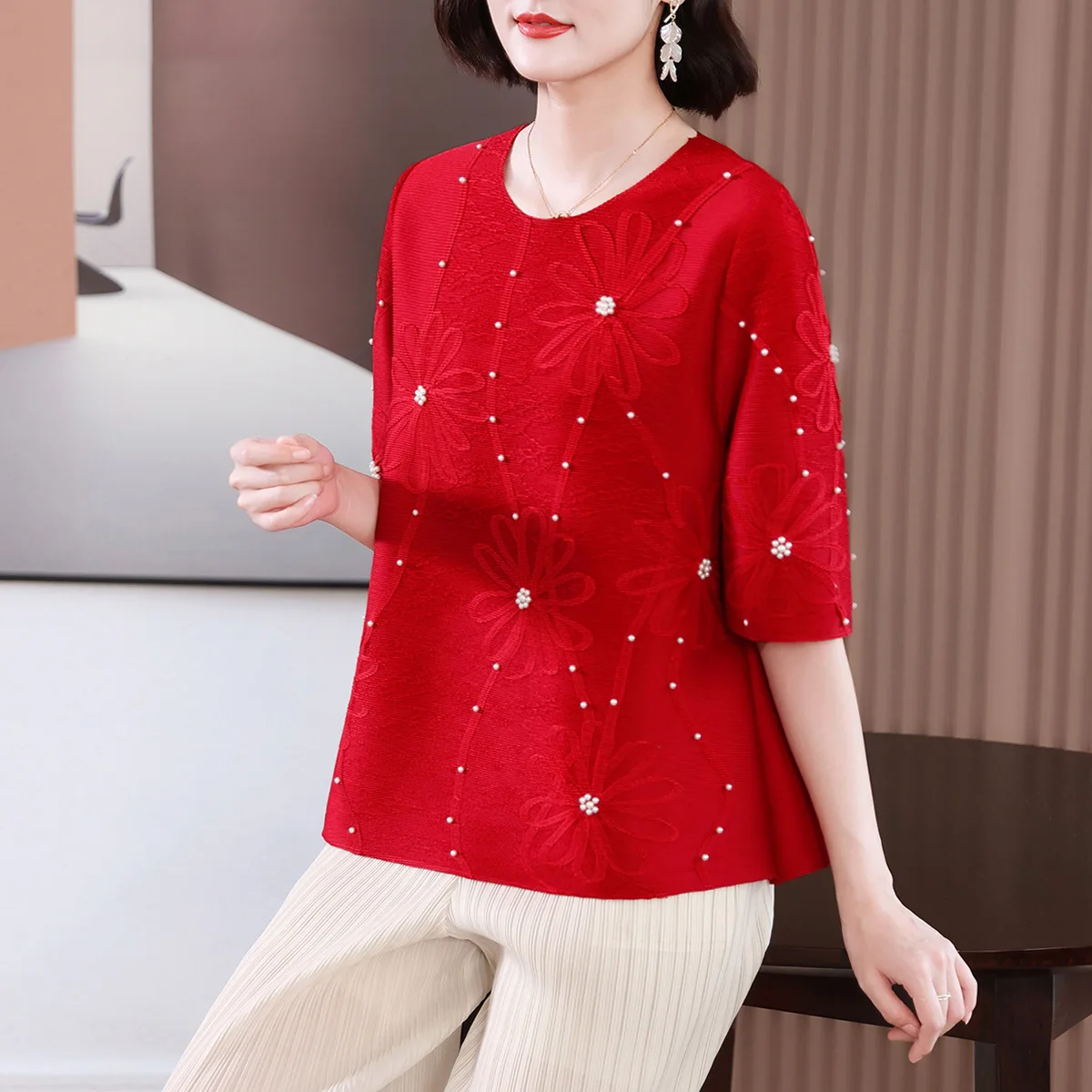 Miyake Pleated Red Top Women 2023 Summer New Style Embroidered Hand-made Beads Loose Large Size Round Neck Short-sleeved T-shirt