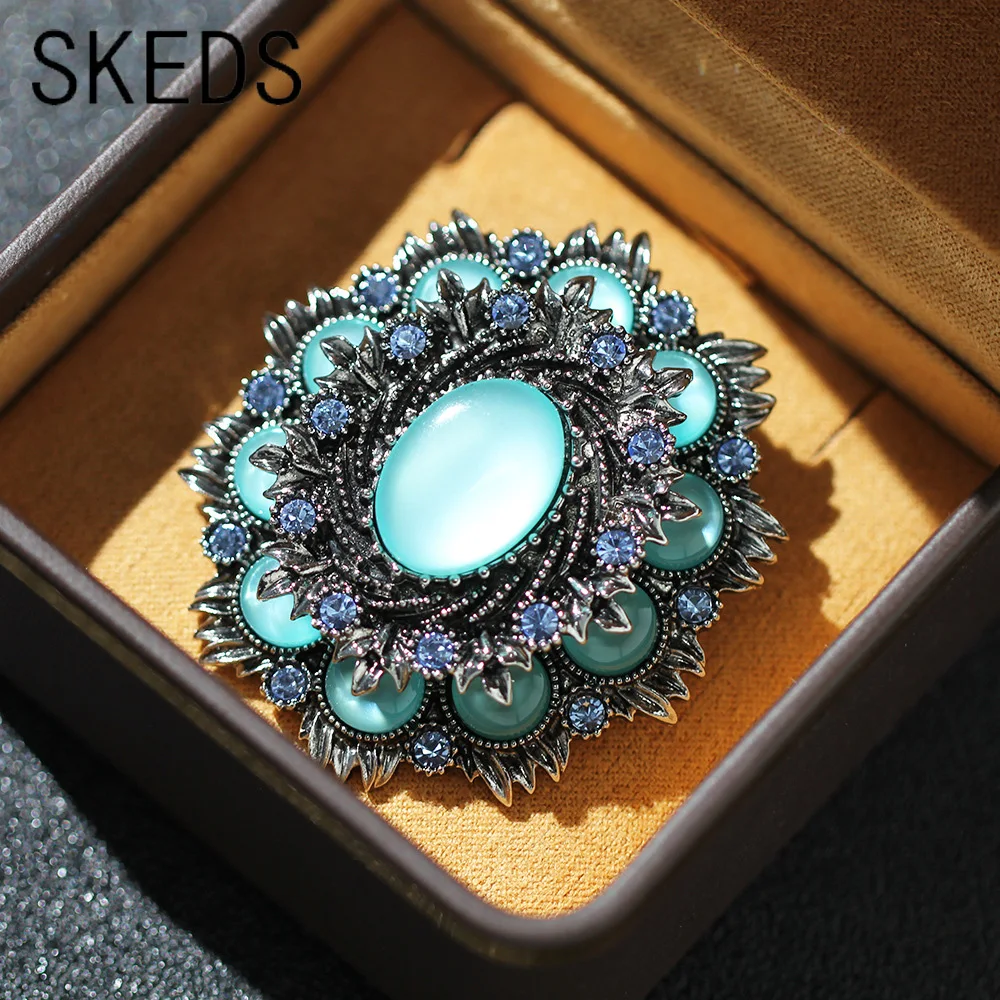 SKEDS Vintage Women Girls Elegant High-end Round Rhinestone Badges Pins Fashion Retro Middle Design Classic Accessories Jewelry