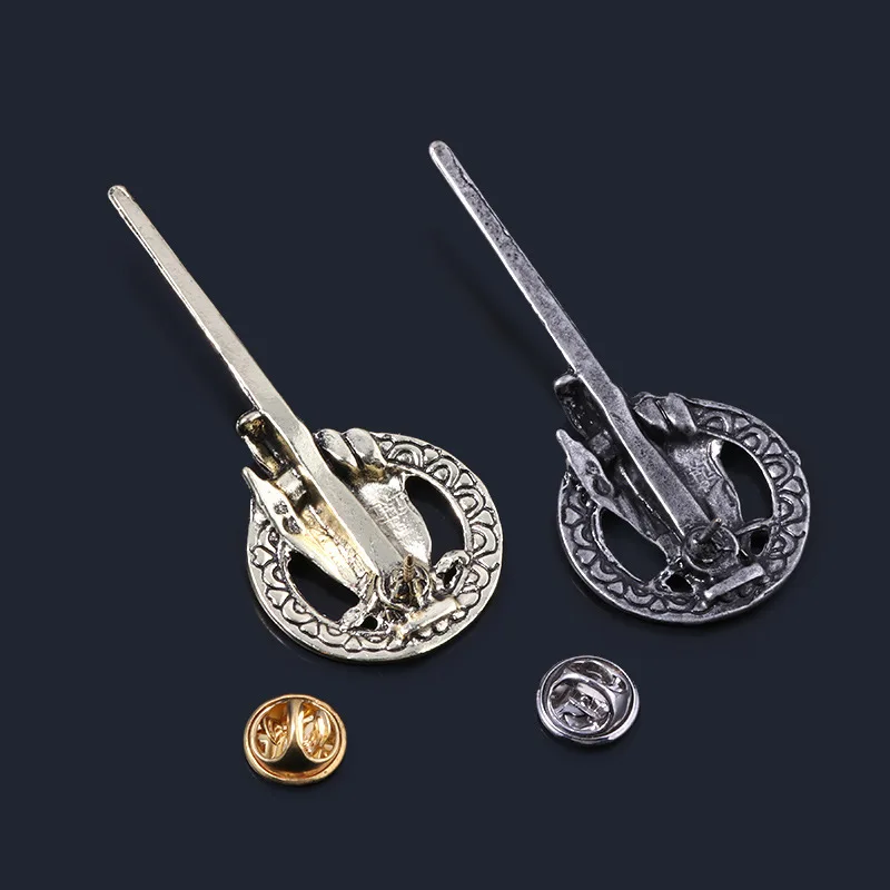 เข็มกลัดมือแห่งอำนาจ ของสะสมจากภาพยนตร์ คอสเพลย์ ของขวัญ ของที่ระลึก  สำหรับผู้ชายและผู้หญิง  ไทรอน แลนนิสเตอร์ ไทวิน เน็ด สตาร์ค ﻿