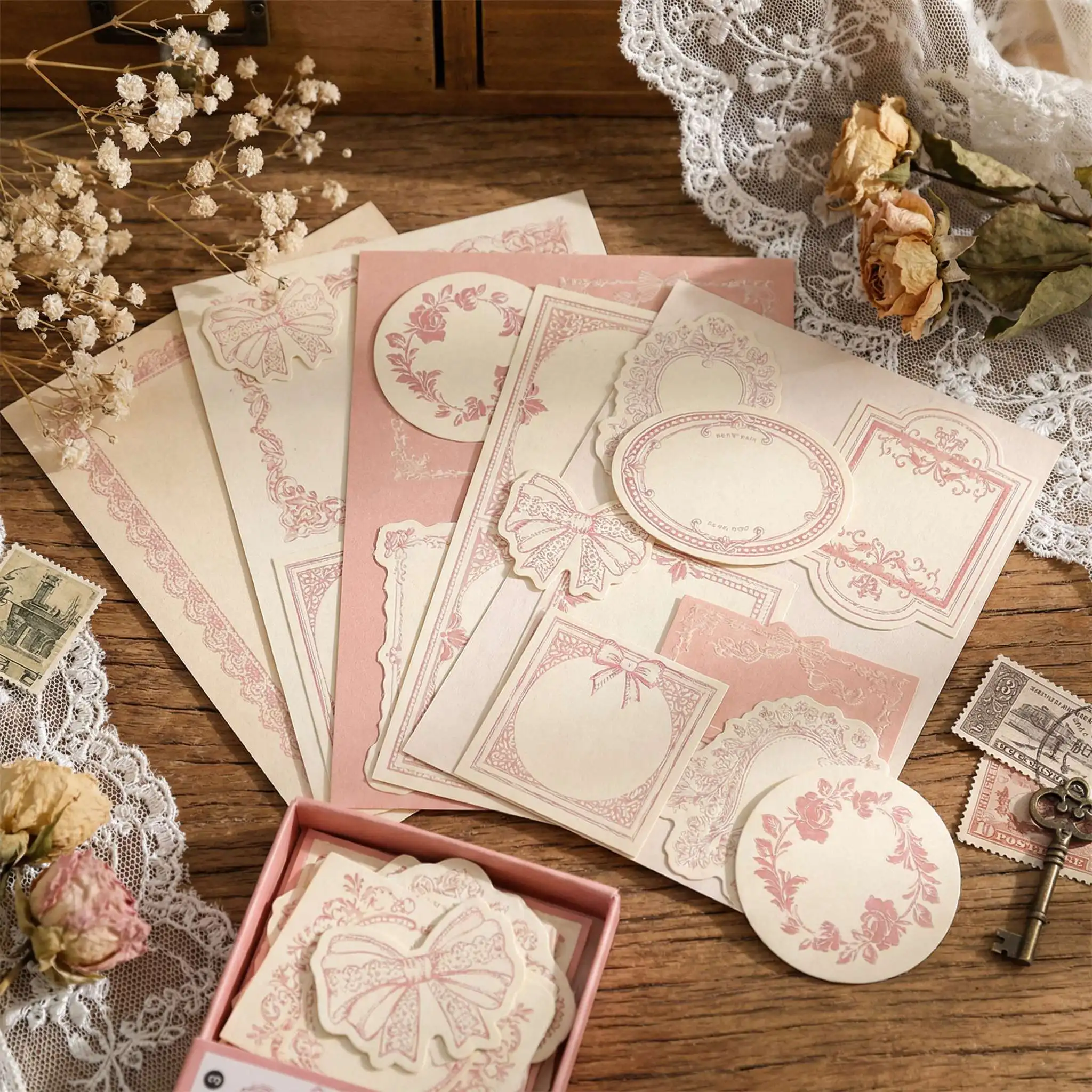 

Набор бумаги для скрапбукинга в ретро-стиле с цветочными узорами, 30 штук, с кружевными и бантовыми дизайнами, идеально подходит для ведения дневников, изготовления открыток и творчества своими руками.