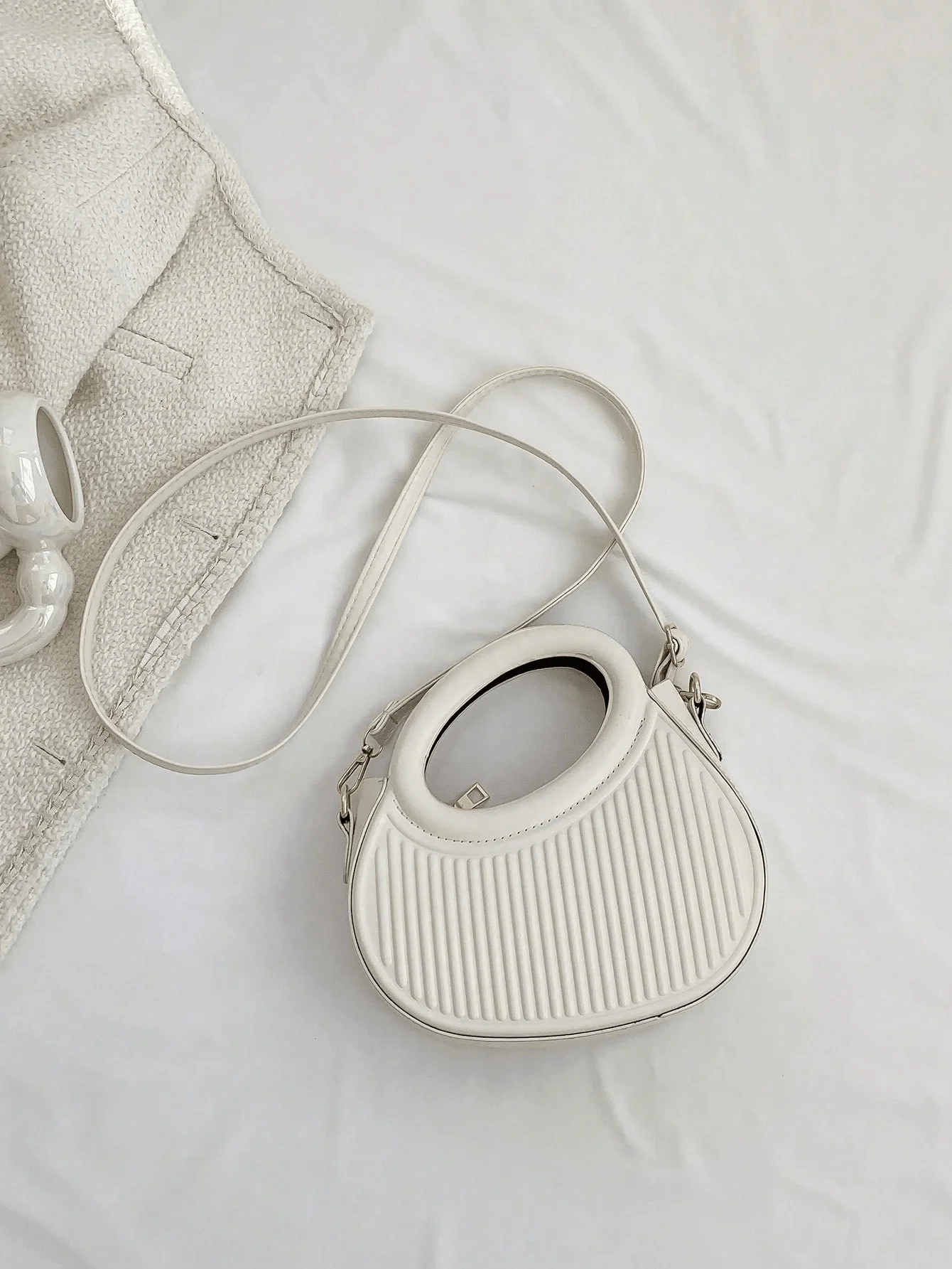 حقيبة كروس نسائية كلاسيكية مخططة منقوشة - نمط تاريخ التنقل بمقبض مزدوج