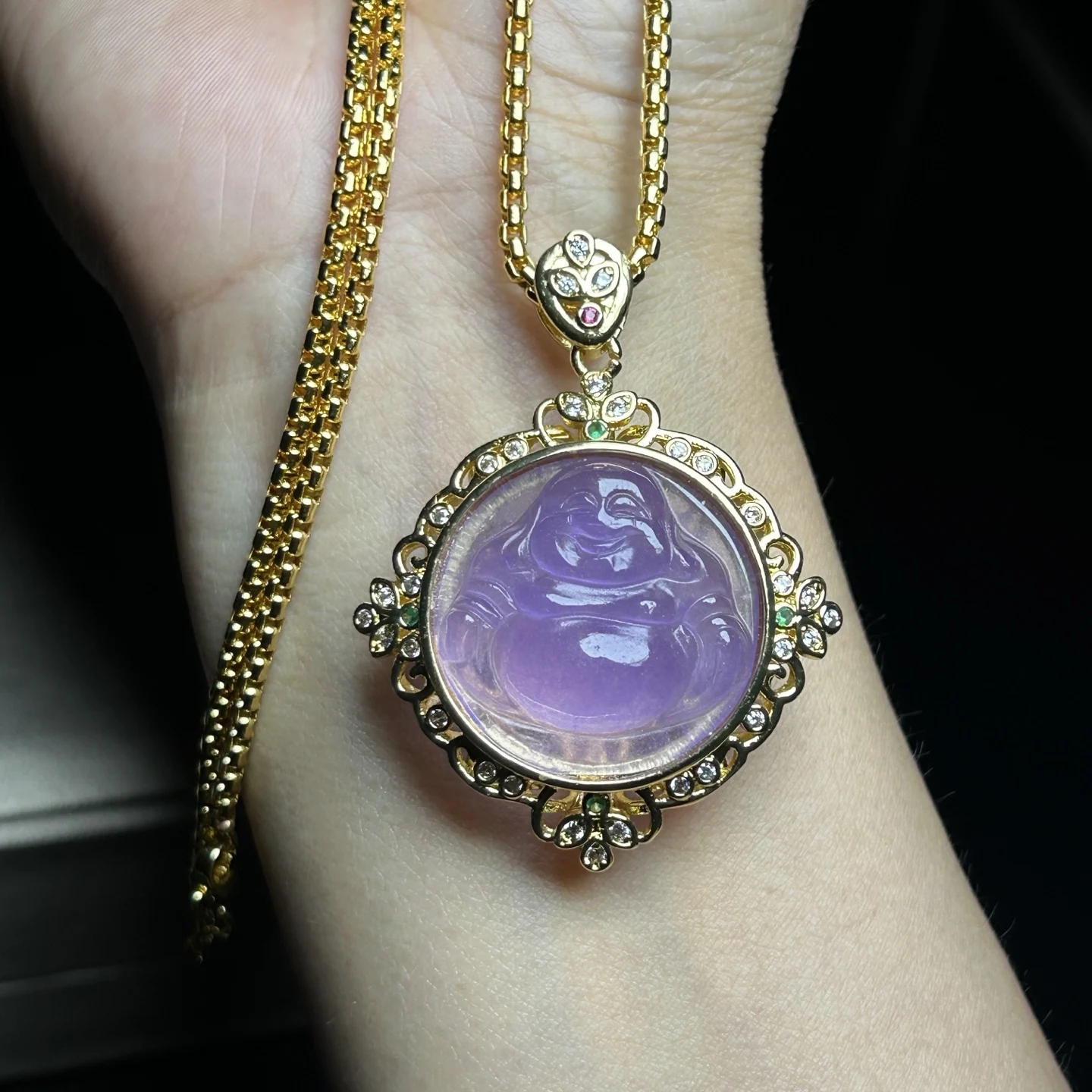 ciondolo-e-collana-in-giada-naturale-di-alta-qualita-con-intaglio-artigianale