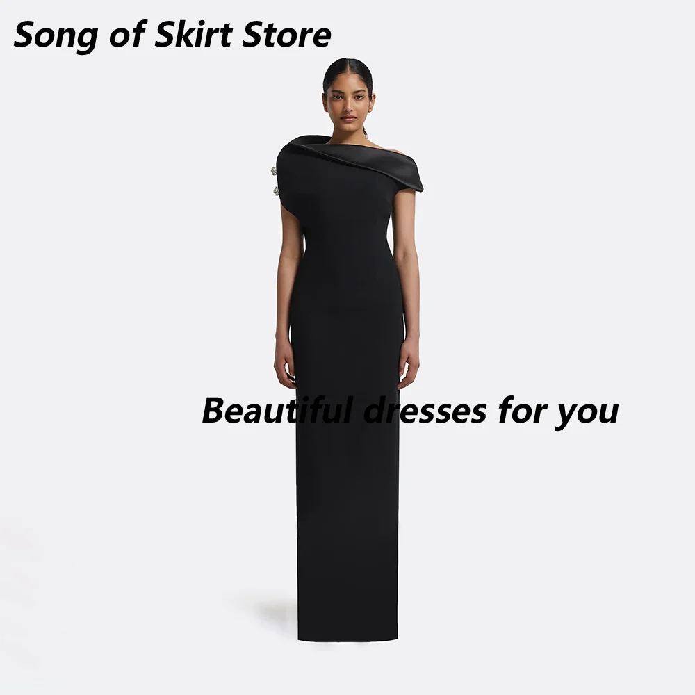 

Индивидуальные черные вечерние платья для женщин: на одно плечо, прямого кроя, для торжественных мероприятий, с бисером, из джерси, в пол, для выпускного вечера