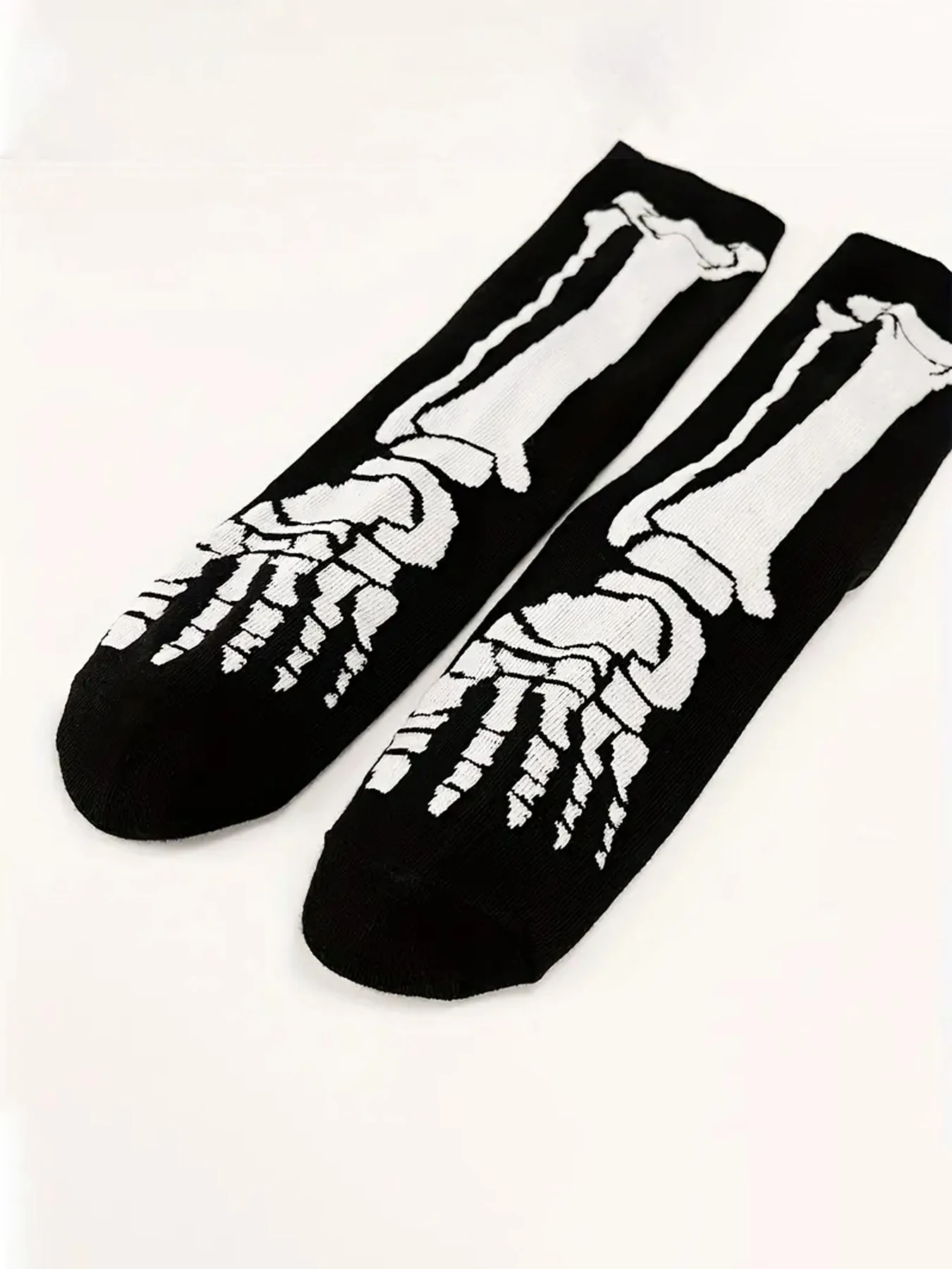 5 pairs of Halloween style men\'s trendy socks with cartoon skull bones, breathable and comfortable, casual street style single s