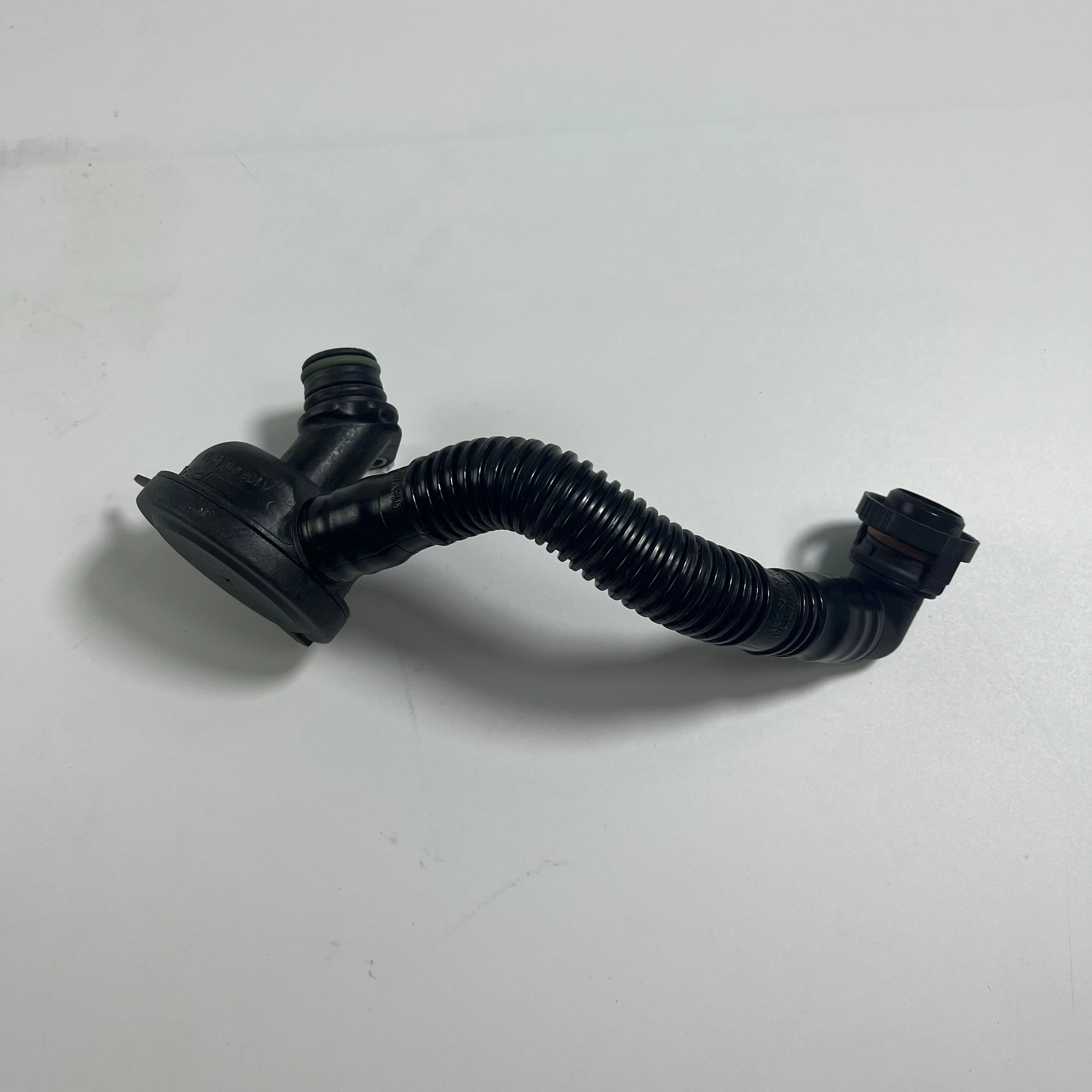 New Genuine Breather Hose A1560100370 for Mercedes-Benz E63 C63 CLS63 ML63 SL63 AMG