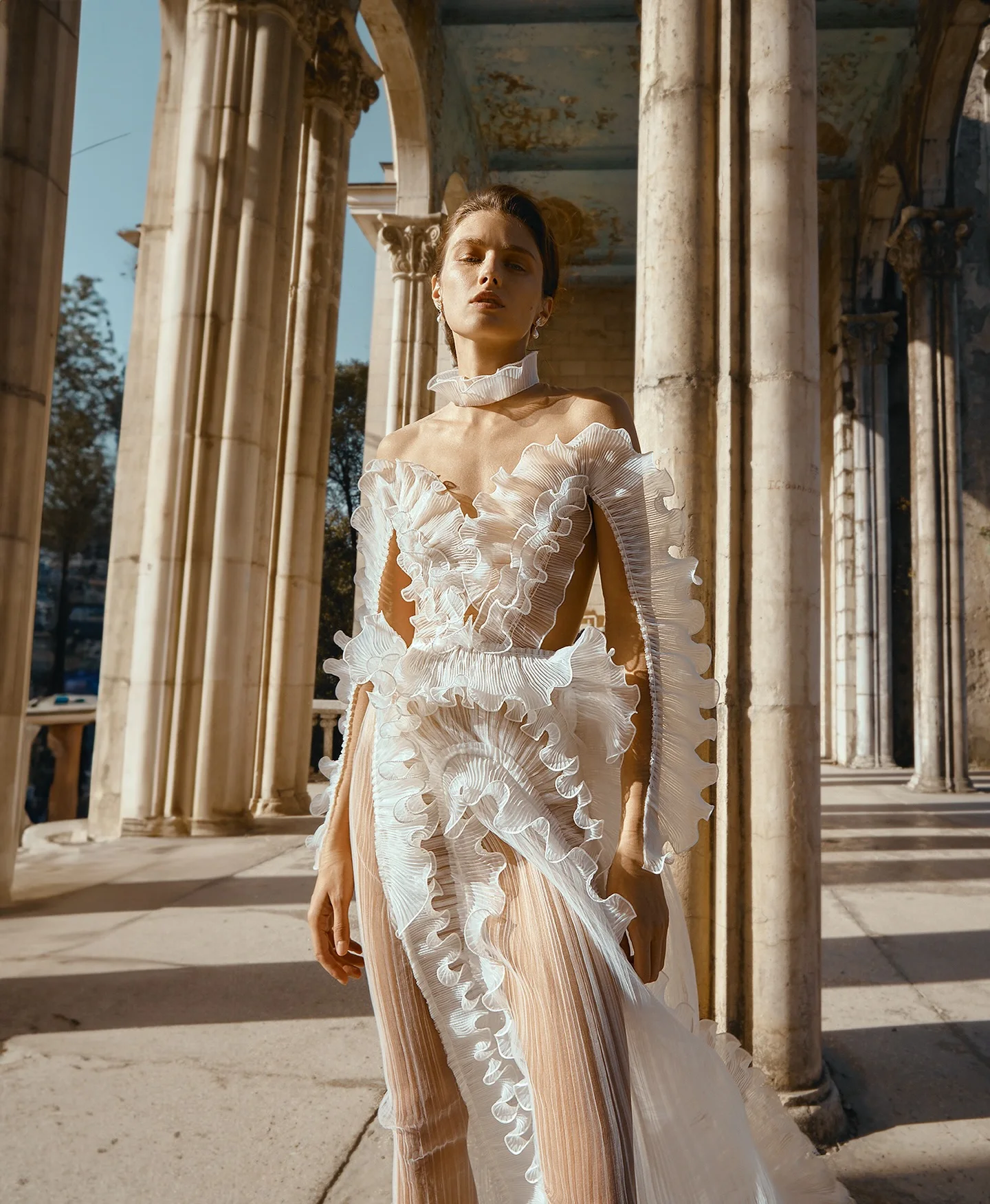 رومانسية الكشكشة فساتين السهرة البيضاء الوهم مطوي تول فستان الزفاف فستان الزفاف التقطت الصور شير الأورجانزا فستان الحفلات