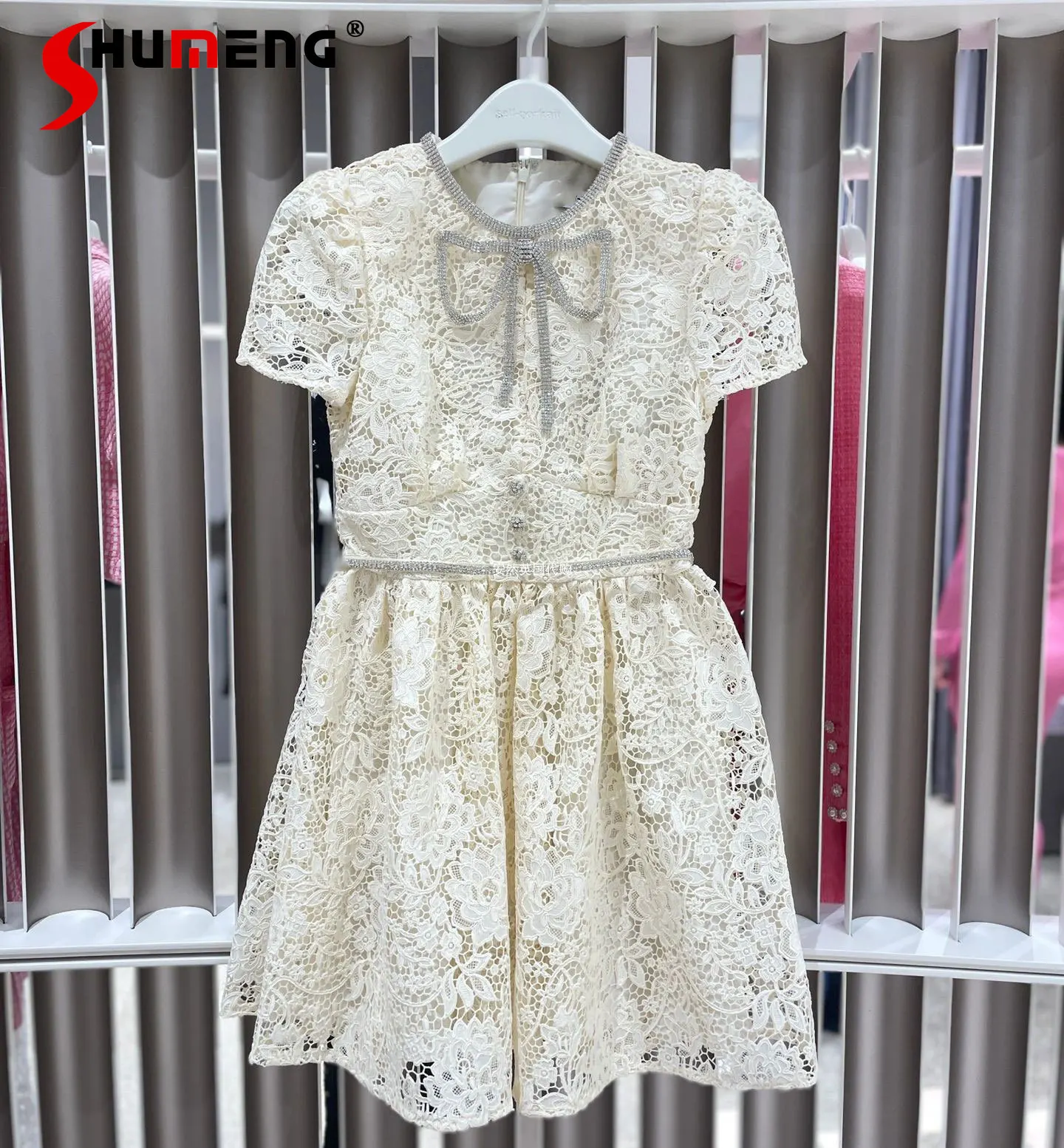 

Sweet Rhinestones Bow White Water Soluble Lace Dress for Women 2024 Early Spring New Elegant Ladies O Neck Slim Waist Dresses