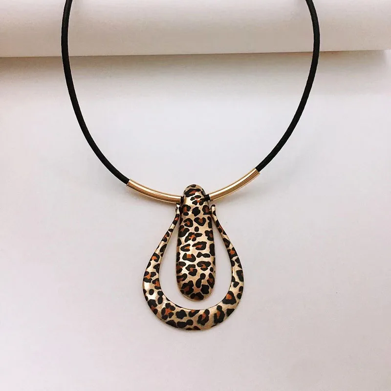 Vintage Exaggerate Leopard Print Geometric Pendant Necklace Elegant Temaperament  Europe Design Necklace For Women Accessories