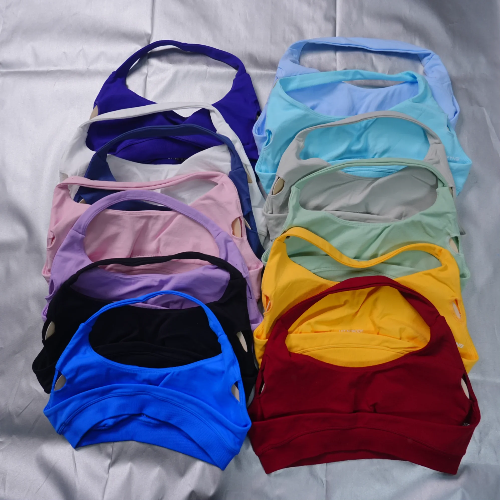 Yoga Impact Sports Bra With Logo Women Seamless Halter Bra Open Back Yoga Top Bras Medium Support Gym Crop Top Padded Sportswear