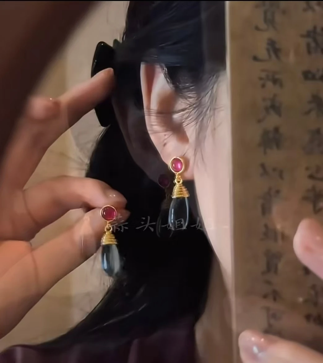 

The Middle Age Retro Cabochon Blue Crystal Garnet Tassel Earring Waterdrop Shape Colored Glaze Chunky Statement Ear Stud Jewelry