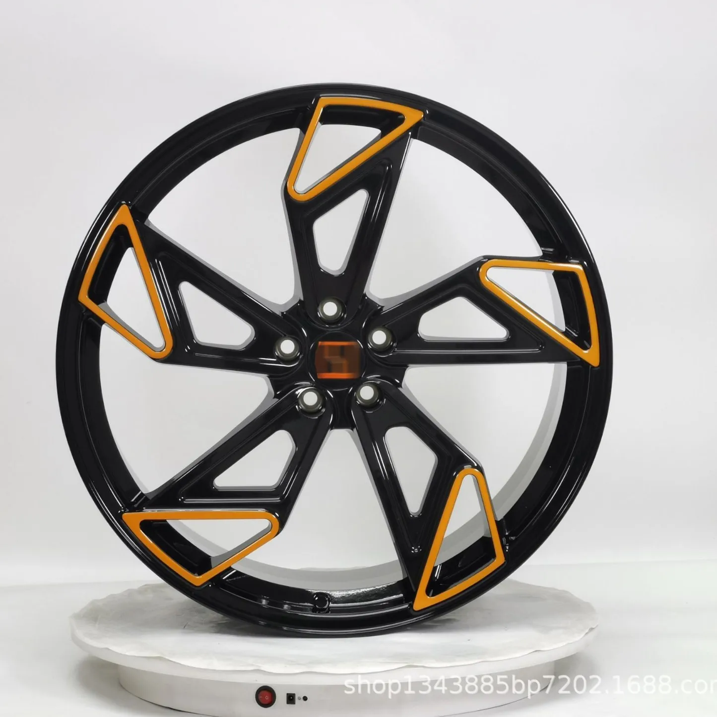 

Suitable for Range Rover Navigator URUS Looking Up U8 Mercedes-Benz G500 Wheel Hub Aluminum Alloy Vito Old Jetta