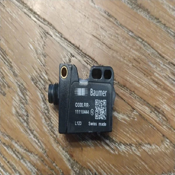 O300rr-11110444 Compact Rectangular Photoelectric Sensor (6) Brand New Original Spot Plc