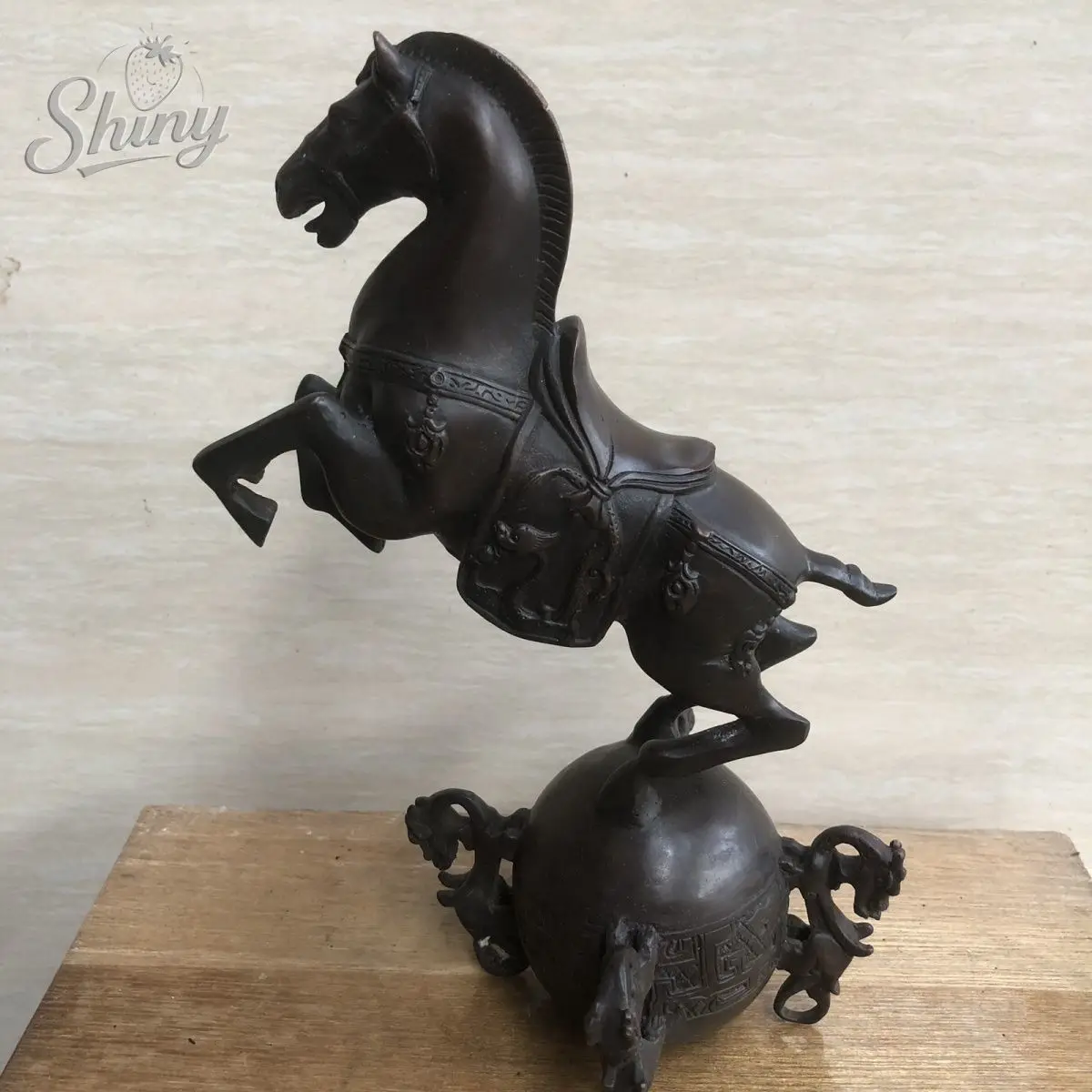 

Feng Shui Lucky Galloping Horse Statue Victory Horse Sculpture Living Room Home Office Wealth Decor Gift Desktop Decoration