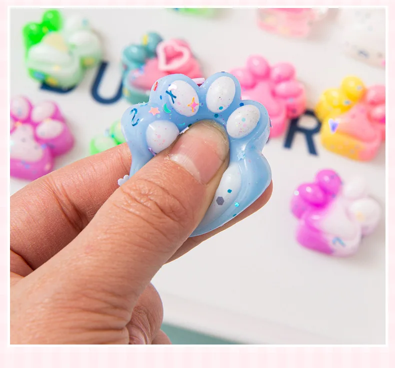 10er-Pack Mini Süße Katzenpfoten Plüsch-Quetschfiguren Bunt für Halloween & Weihnachtsfeiern – Stressabbau-Füller im Cartoon-Stil – Detail 12