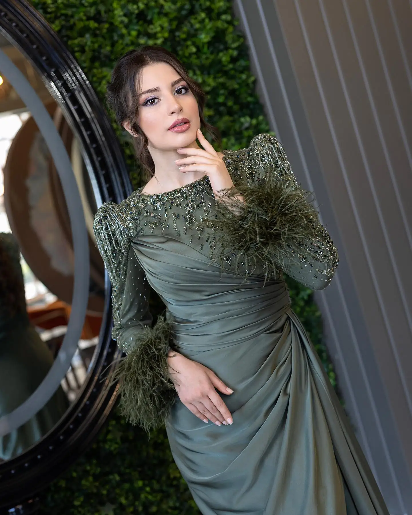 Elegant Dark Green Mermaid Evening Dress Sparking Bodice Full Sleeve Feather Ruched Satin Skirt Special Formal Occasion Gown