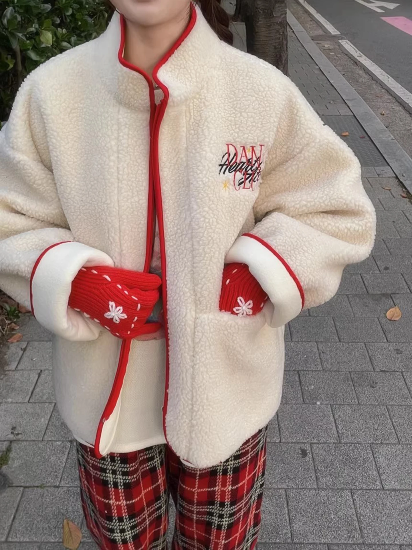 

Женская куртка из меха ягненка с вышитыми буквами спереди и букв Ба, зимний новый дизайн, теплый хлопковый топ с воротником сенсации