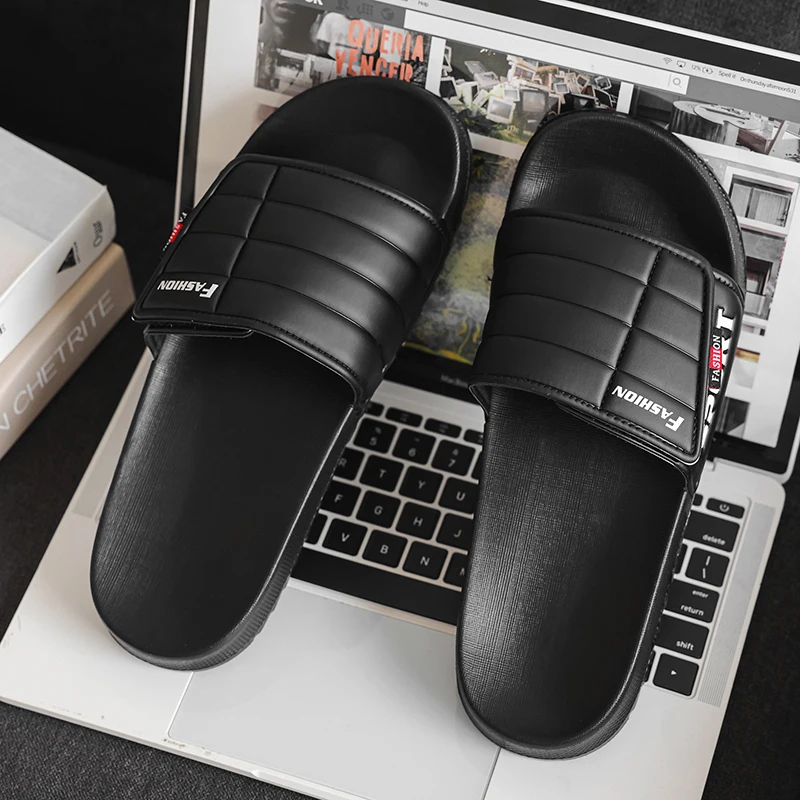 MAEDEF شباشب رجالي للرجال صيف 2025 شباشب منزل غير قابلة للانزلاق نعل ناعم صنادل حمام مريحة أحذية الشاطئ للرجال زوجين