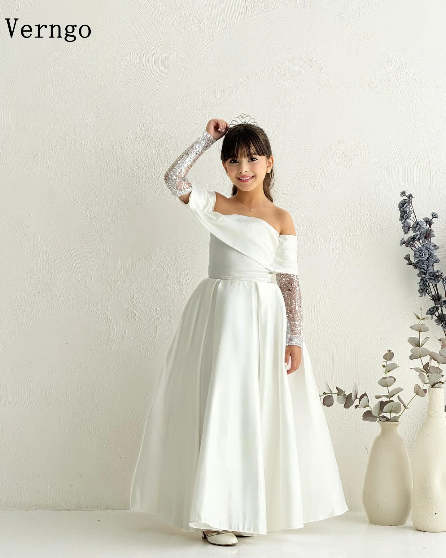 Verngo ivoire Satin fille fleurs robe hors de l'épaule manches longues une ligne robes de fête d'anniversaire enfant robes de bal personnalisé