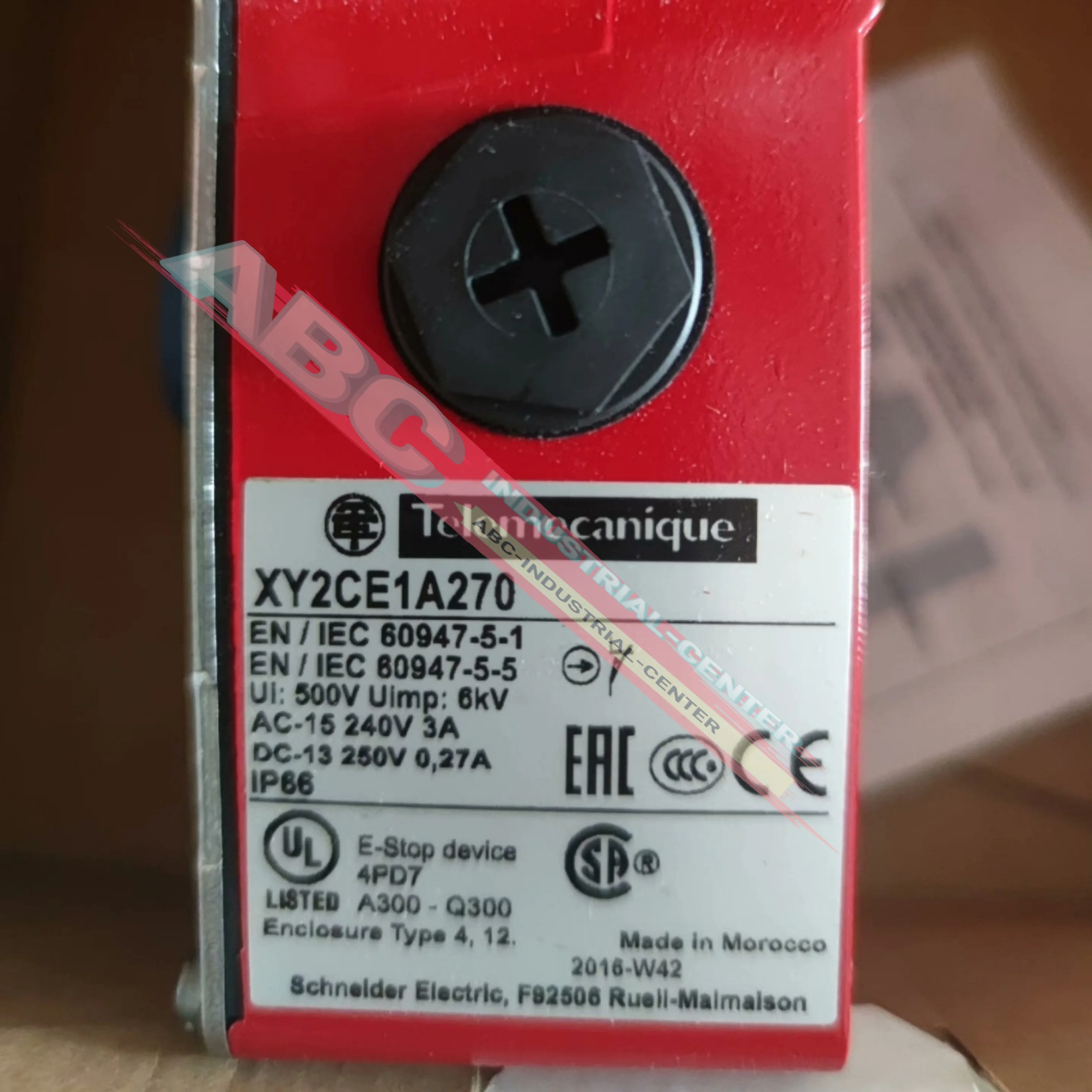 

XY2CE1A290 Выключатель аварийной остановки шнура, новый в коробке XY2CE1A296