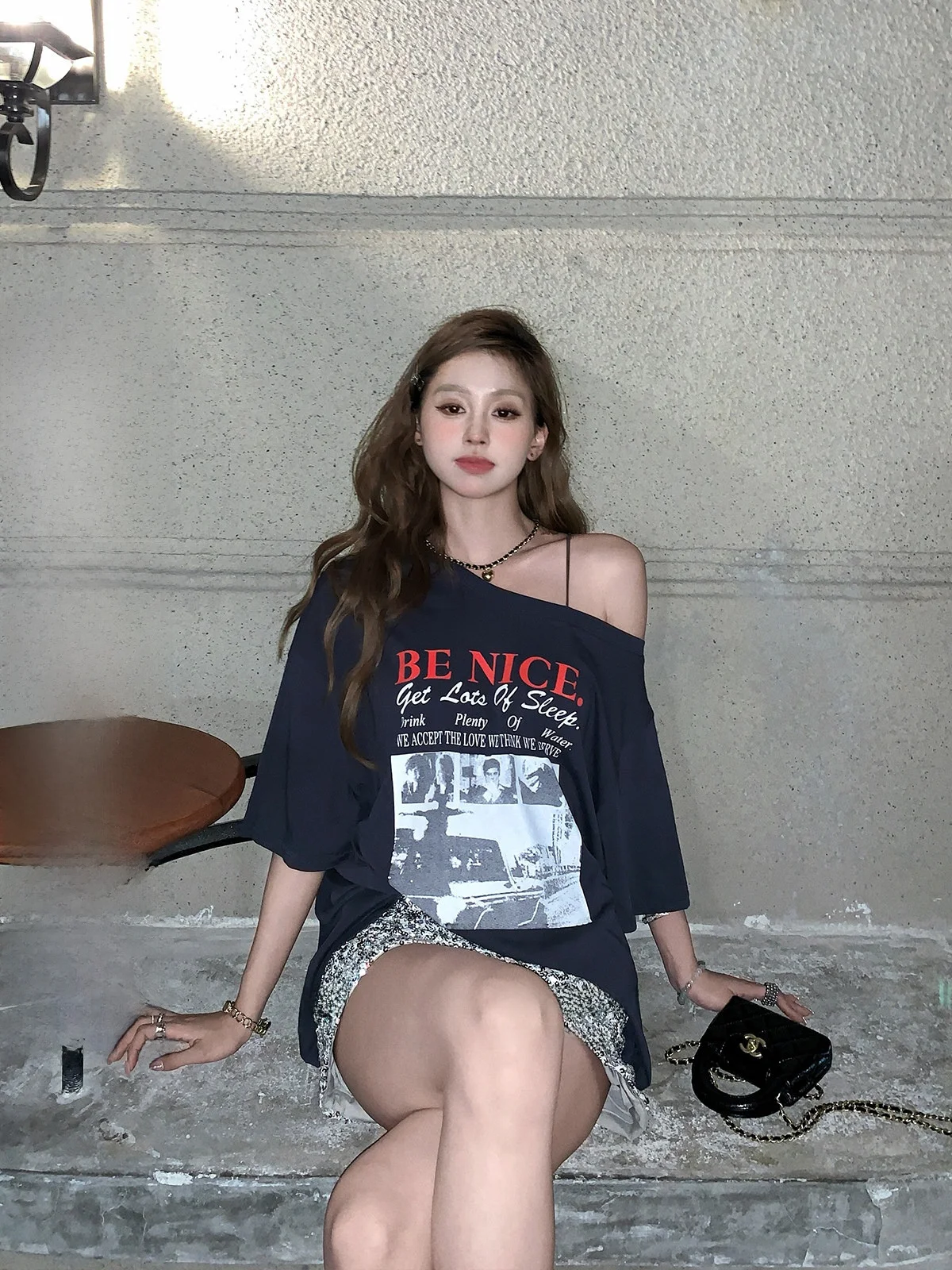 

Korean Sle ort Sve oulder Bared T-irt Cotton Material Printed American Letter Design Seven Sve Length Hot Girl Top