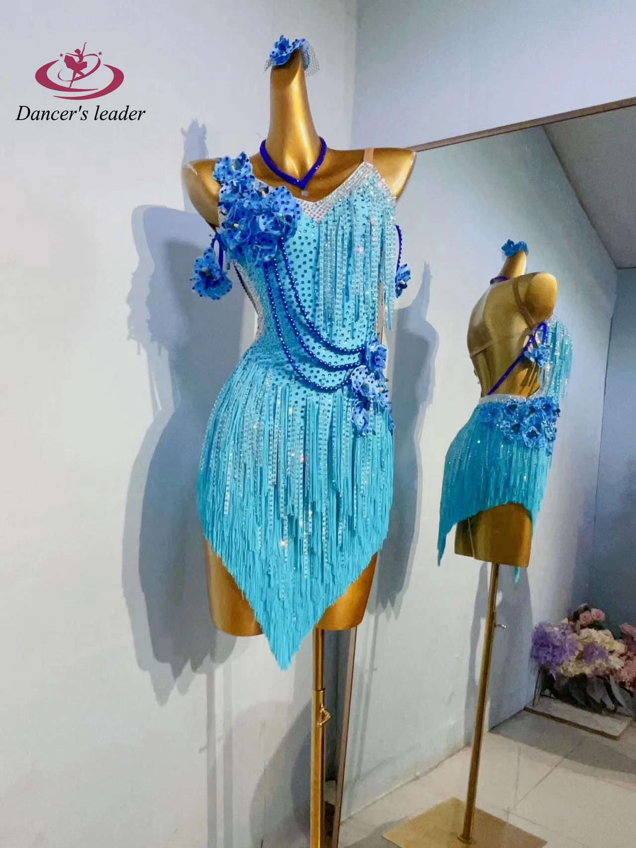 ラテンダンスステージ女性のハイエンドカスタマイズされたブルーフラワー襟、タッセルサスペンダー、サンバラインストーンパフォーマンスコスチュームドレス
