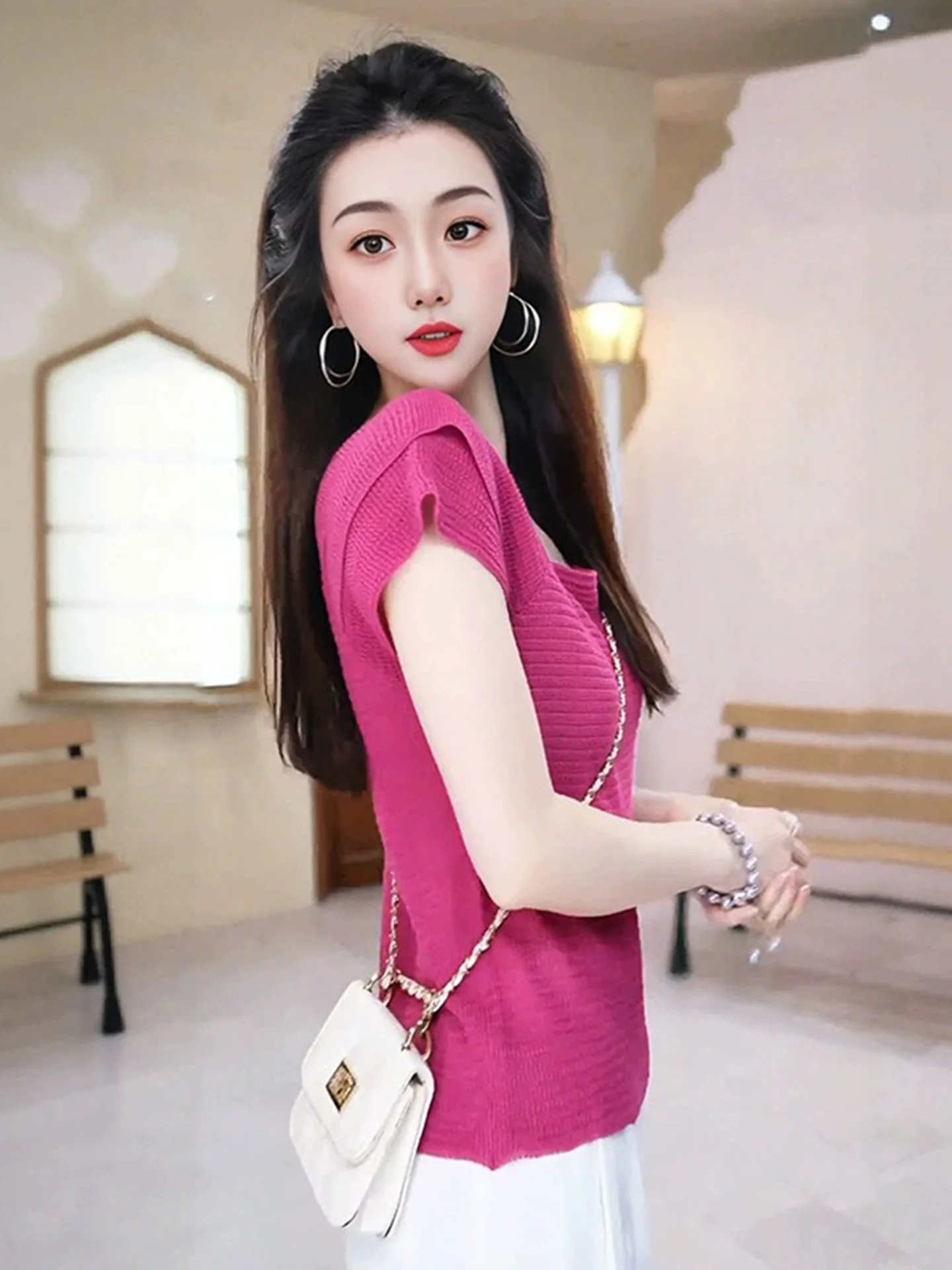 Słodki i elegancki top z dzianiny z jedwabiu lodowego, koreańska moda, słodki styl, lato 2025, damski, mieszanka jedwabiu, modny.