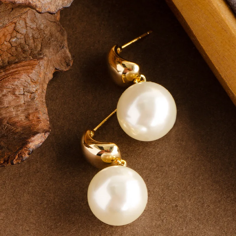 luz-francesa-luxo-nicho-design-perola-pingente-brincos-feminino-elegante-high-end-commuter-brincos