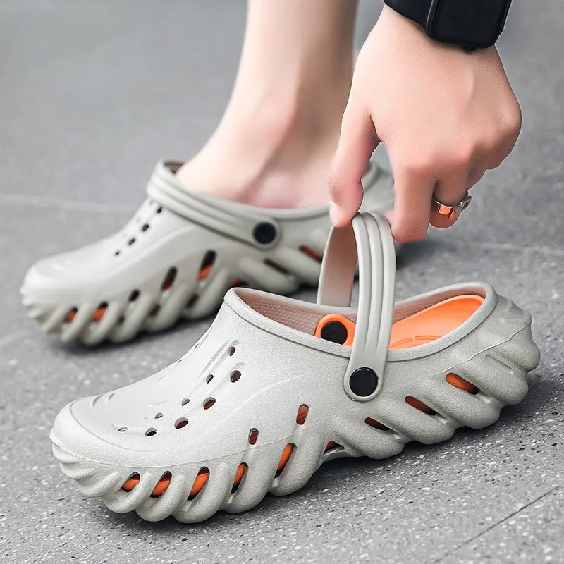 2024 New Fashion Men Clogs Slippers Casual Hole Beach Sandals Outdoor Men Garden Shoes Summer Soft Sandals Home Bathroom Slides