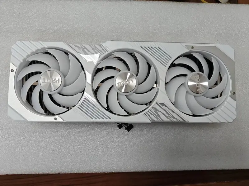 

Новый радиатор-охладитель для видеокарты Palit RTX4070ti Super