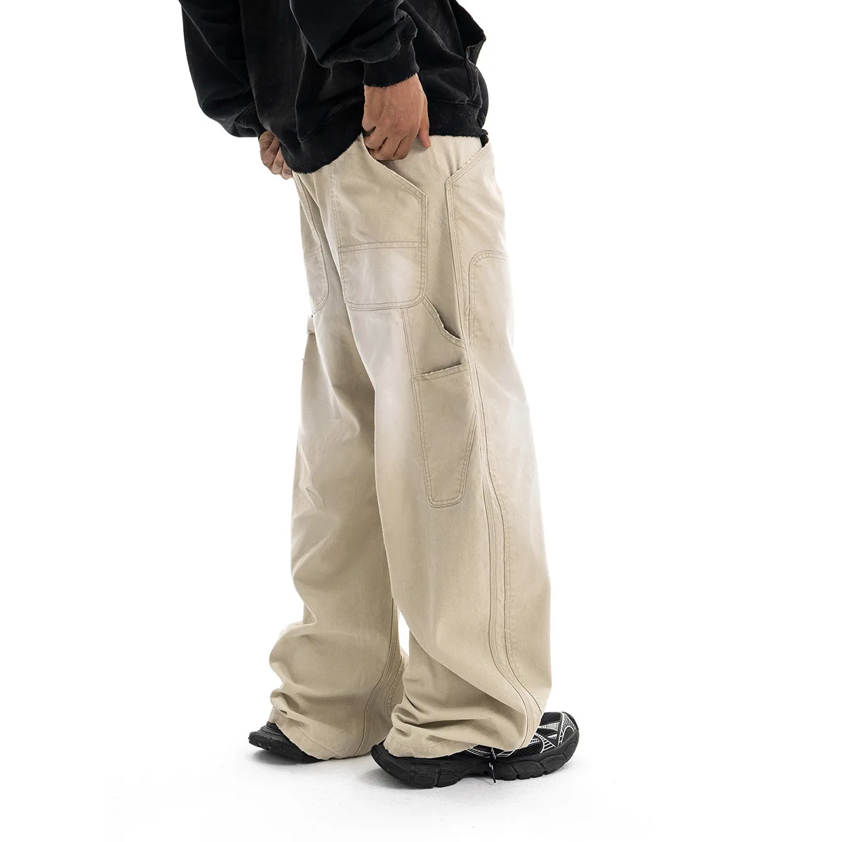 

Осень/зима 2025: новые джинсы-карго с широкими штанинами Cutlass