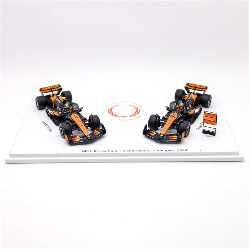 Spark 1:64 MCL38 nr 4 i 81 Constructor Champion F1 2024 zestaw dwóch samochodów, model kolekcjonerski odlewany ciśnieniowo