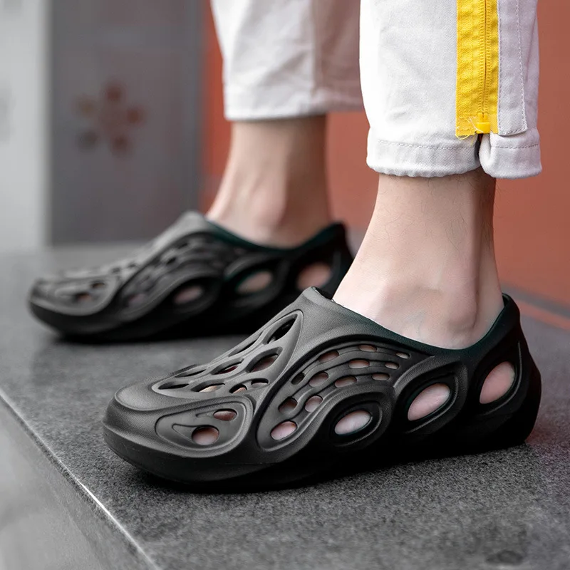 Summer New Men's Hole Slippers Beach Slippers Men's Sandals New Comfort Durable Non Slip Bathroom Slippers Luxury Sandals