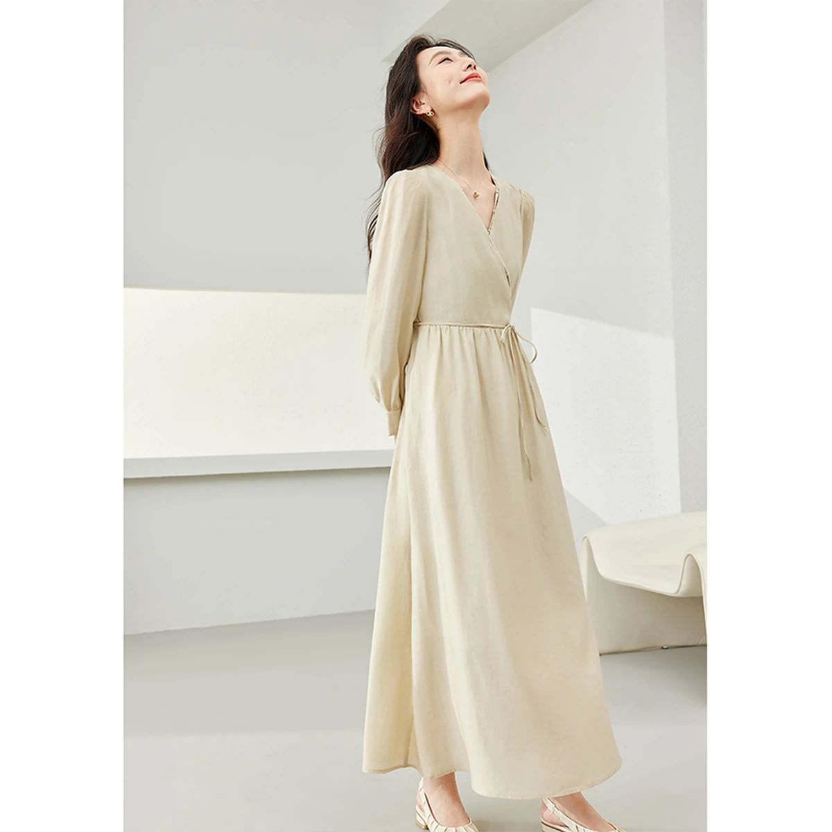 Vimly Damenkleid im französischen Stil, 2025, Herbst, V-Ausschnitt, Schnürdesign, schlankmachende Passform, Puffärmel, lässiges Pendler-Midikleid M5808