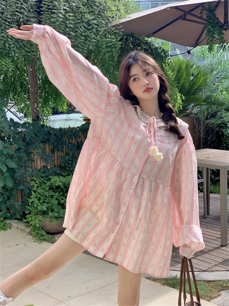 Abito a maniche lunghe oversize chic stile coreano Estate 2025 Mini abiti corti ricamati con fiori per bambole dolci allentati delle nuove donne