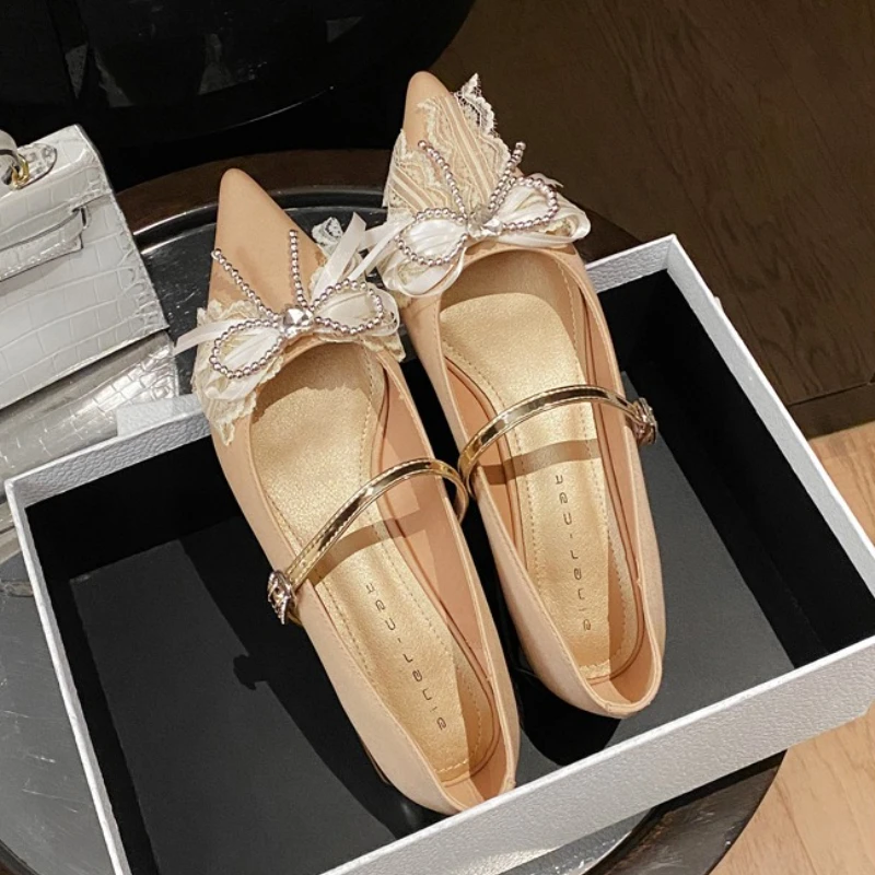 Bowknot سلسلة الخرز حجر الراين ماري جين أحذية النساء الضحلة مشبك الأحذية الأنيقة أزياء العلامة التجارية فستان كعب منخفض الأحذية الإناث
