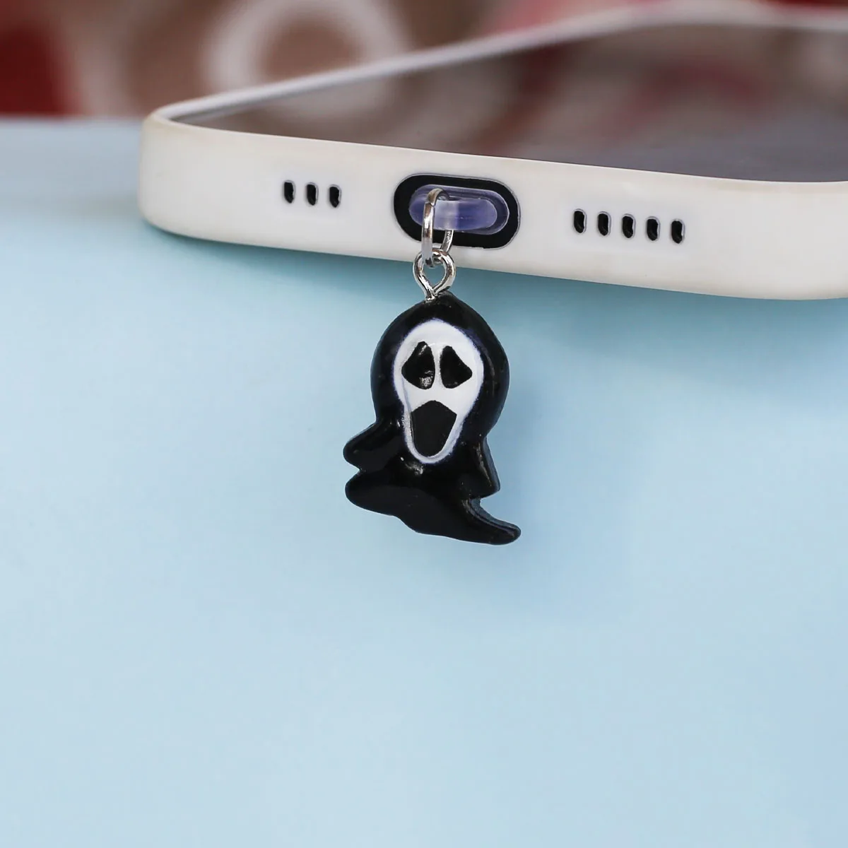 1 Stück Halloween Gruseliger Schrei-Geist Handy-Staubschutz-Anhänger Mobiles Zubehör Dekoration für iPhone Typ-C Anschluss – Detail 3