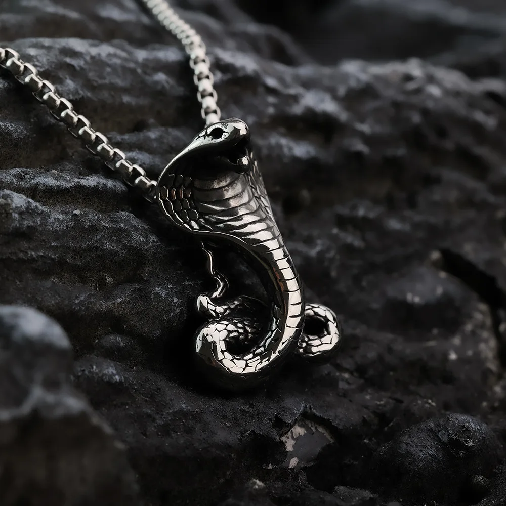 Gothic Viper Black Mamba Eye Snake Animal Pendant Necklace Men's Fashion Personality Trend Alternative Cool Alternative Jewelry