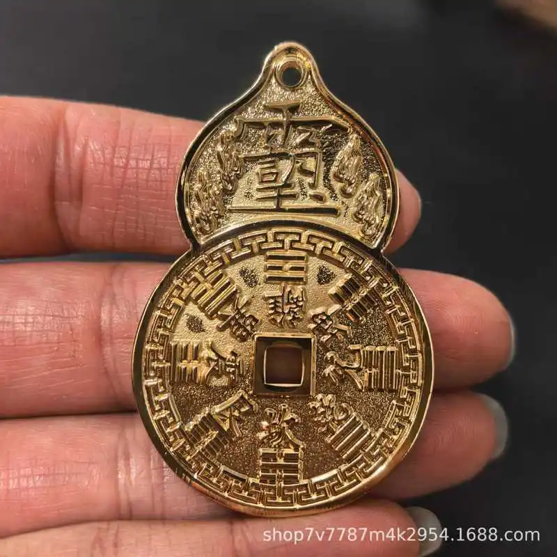Artificial gold craft pendant featuring the mountain spirit Luoshang Laojun and a gourd-shaped copper coin