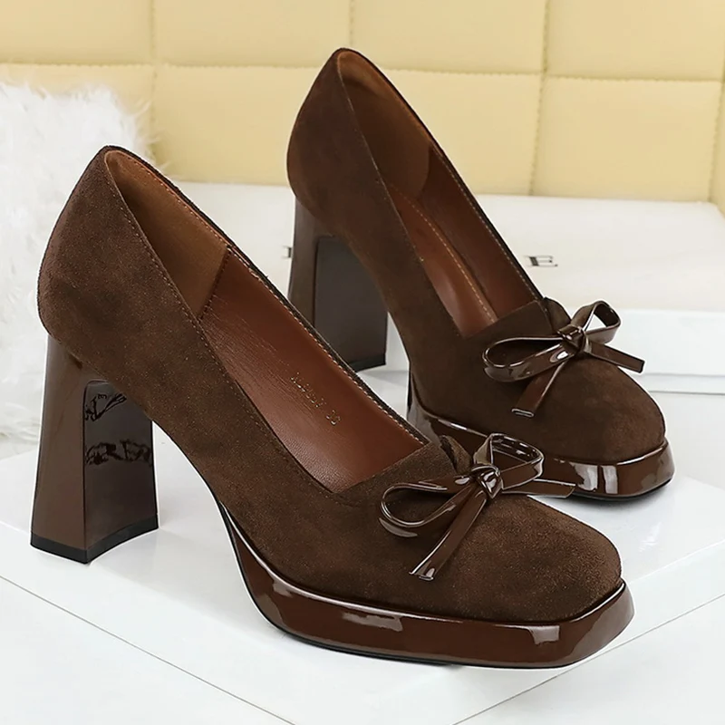 

Women Vintage Brown Suede 9cm High Block Heels Pumps Lady Square Toe Bow Design Shoes Female Elegant 2cm Platform Dress Shoes
