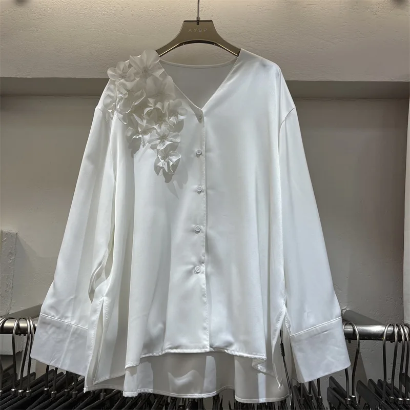 

SuperAen 2026 Autumn New French Style Women's White Three-dimensional Flower Decoration Shirt for Women Long-sleeved Loose Shirt