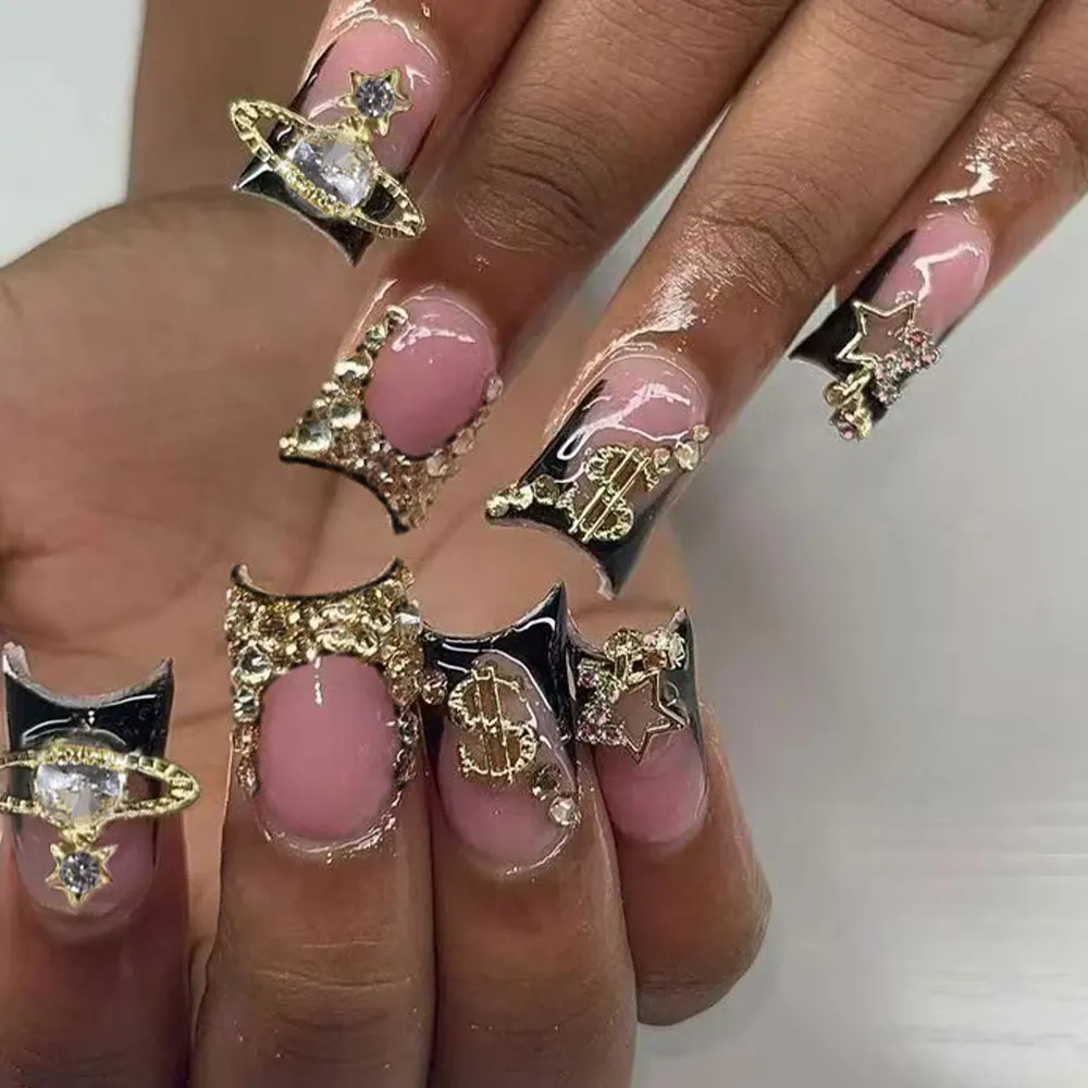 24 Pieces of Y2K-Style Duckbill-Shaped French Press-Style Nails, Decorated with 3D Alloy Stars and Rhinestone Embellishments.