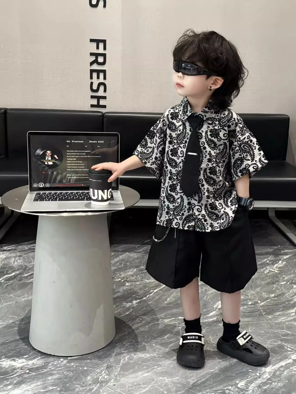 Boys' set 2026 summer outfit new children's stylish flower short sleeved shirt shorts tie 3-piece set 4