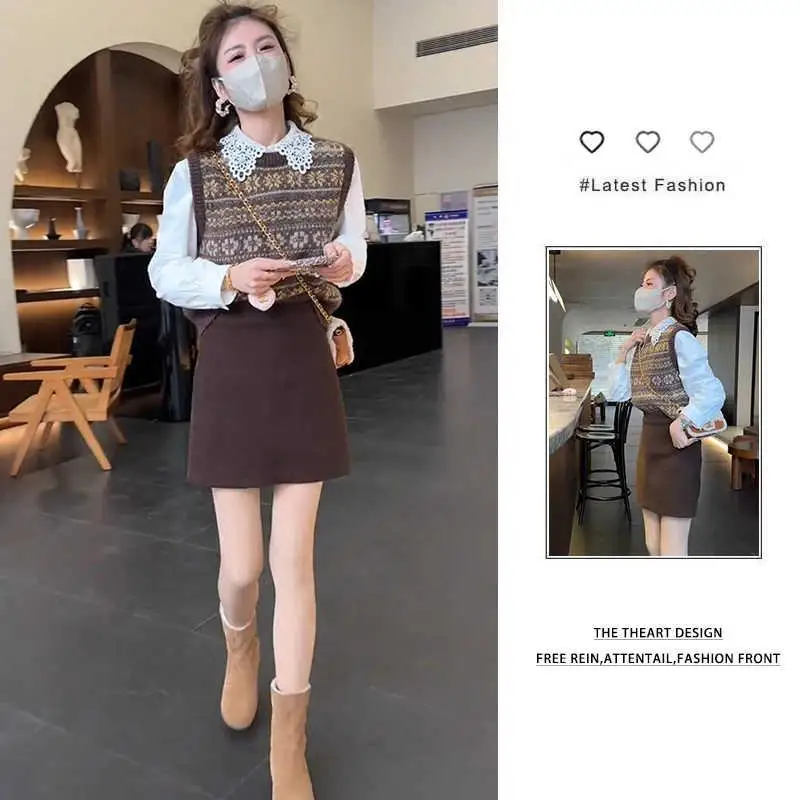 

Осенний модный вязаный комплект из трех предметов: жилет с цветочной вышивкой, короткая юбка и футболка, легкий, женский, с длинными рукавами