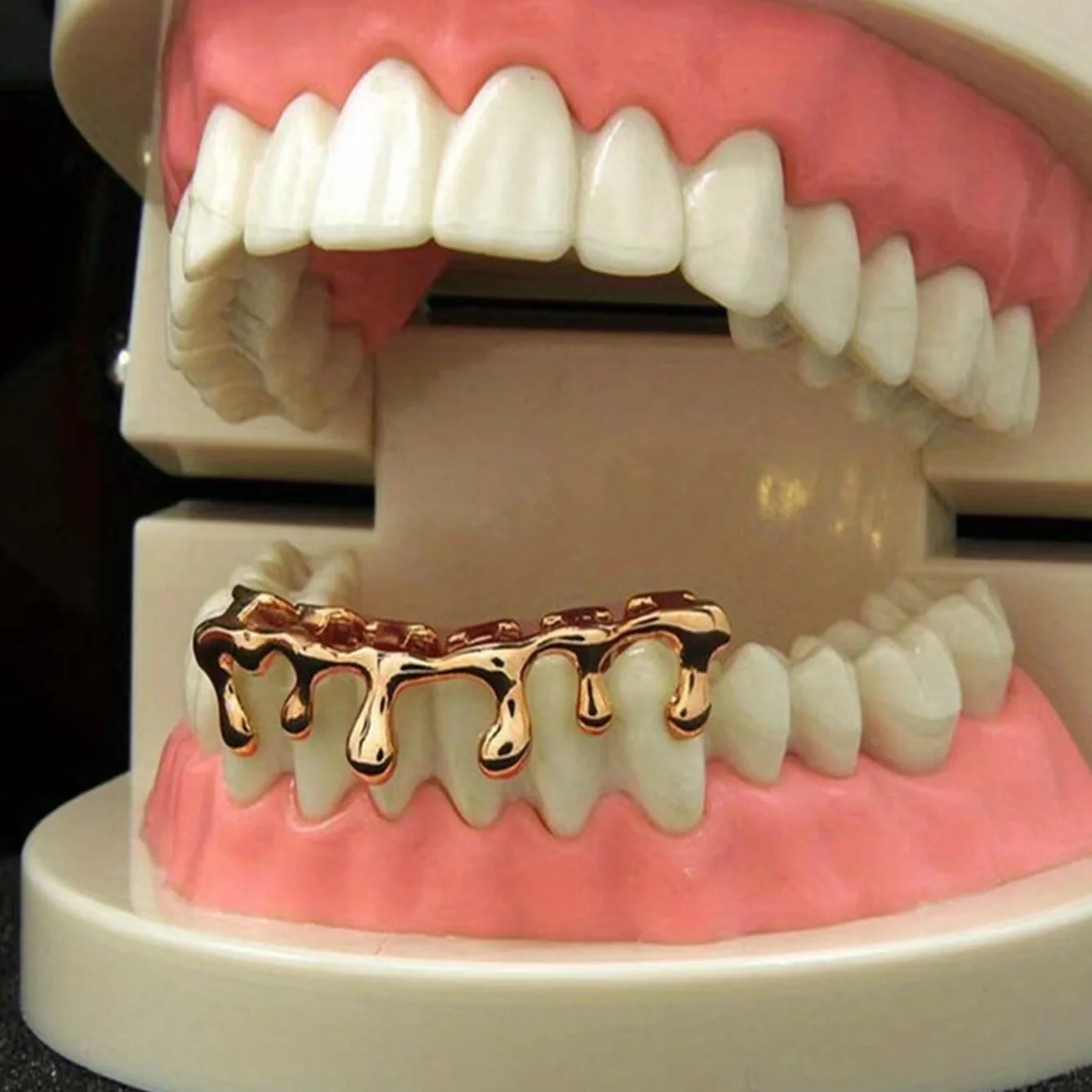 The Water-Drop Lower Teeth Hip-Hop Six-Tooth And Eight-Tooth Gold-Plated Dental Ornaments Popular In Europe And America
