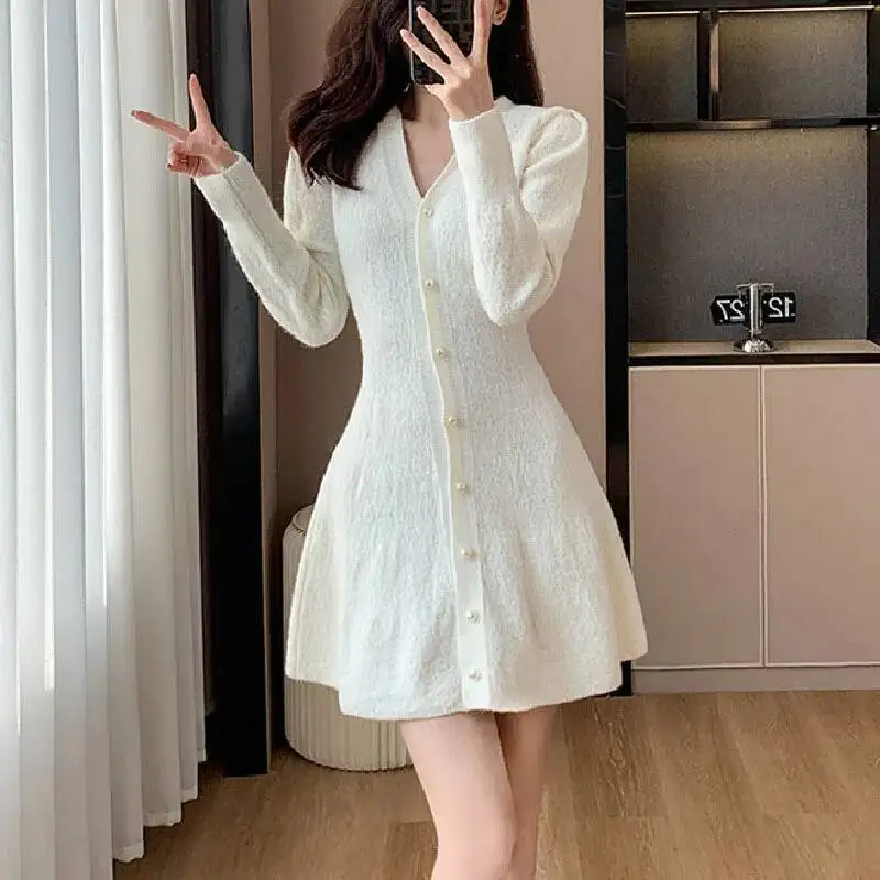 فستان كوري أنيق بخصر على شكل حرف A للنساء أنيق بياقة على شكل V وصدر واحد فستان محبوك نحيف موضة أحمر قصير للحفلات