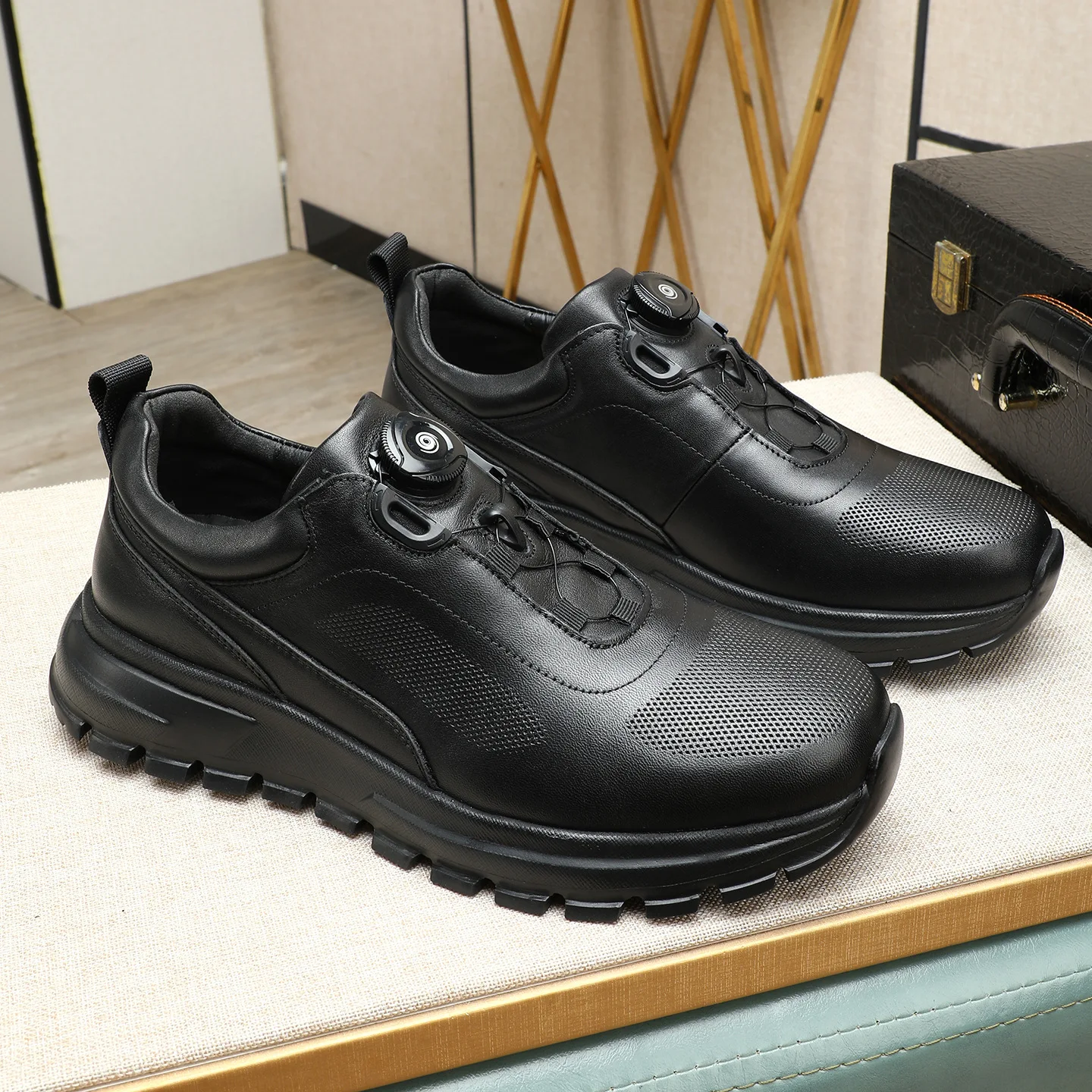 2026 Winter New Style High-Quality Men's Sport-Style Casual Shoes - Deep-Ankle Rotating Buckle Lace-Up Leather Shoes