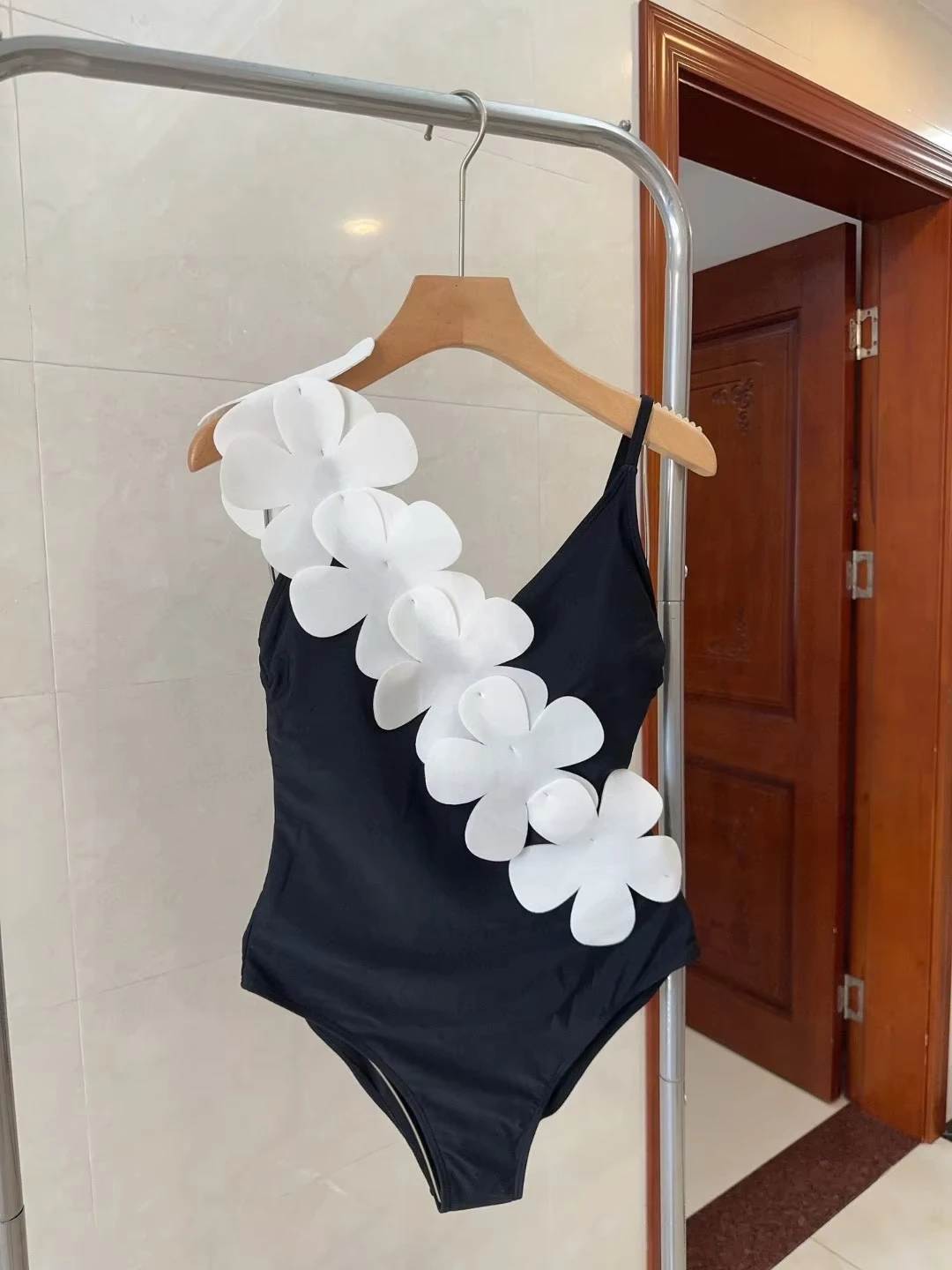 

Designer Brand 2025 New One-piece Swimsuit