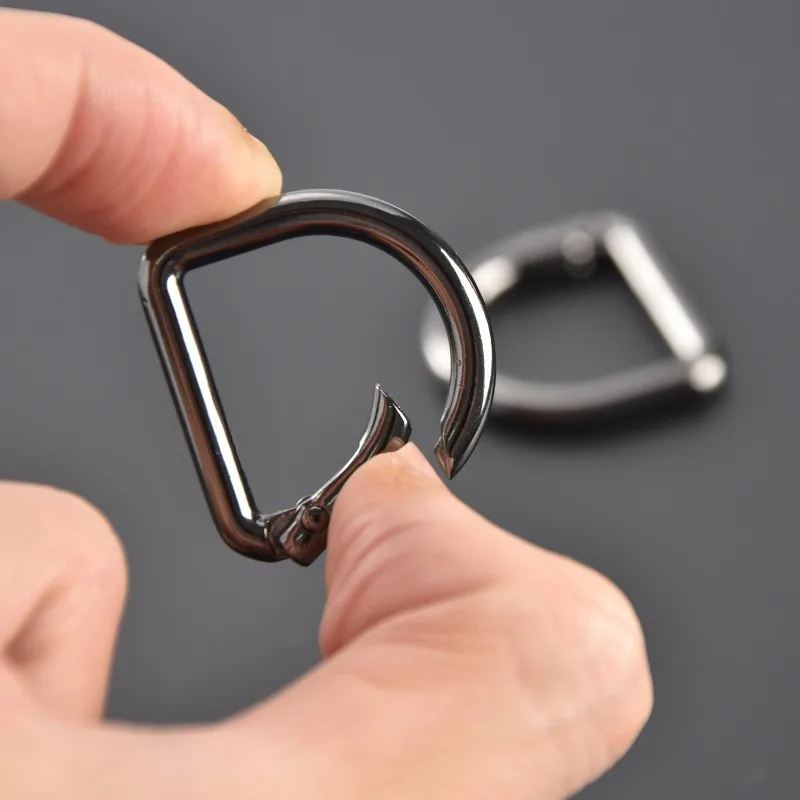 Transform Your Handbag By Adding A Spring-Loaded D-Ring Clasp, Allowing You To Open And Close The Bag Easily