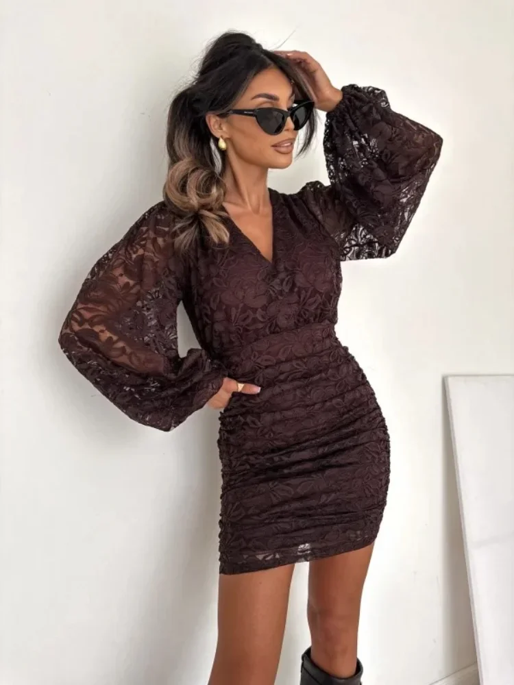 Damen-Minikleid, braun, Spitze, gerüscht, elegant, V-Ausschnitt, Puffärmel, durchsichtig, figurbetont, Party, Club, Abendgarderobe, 2026 Herbst